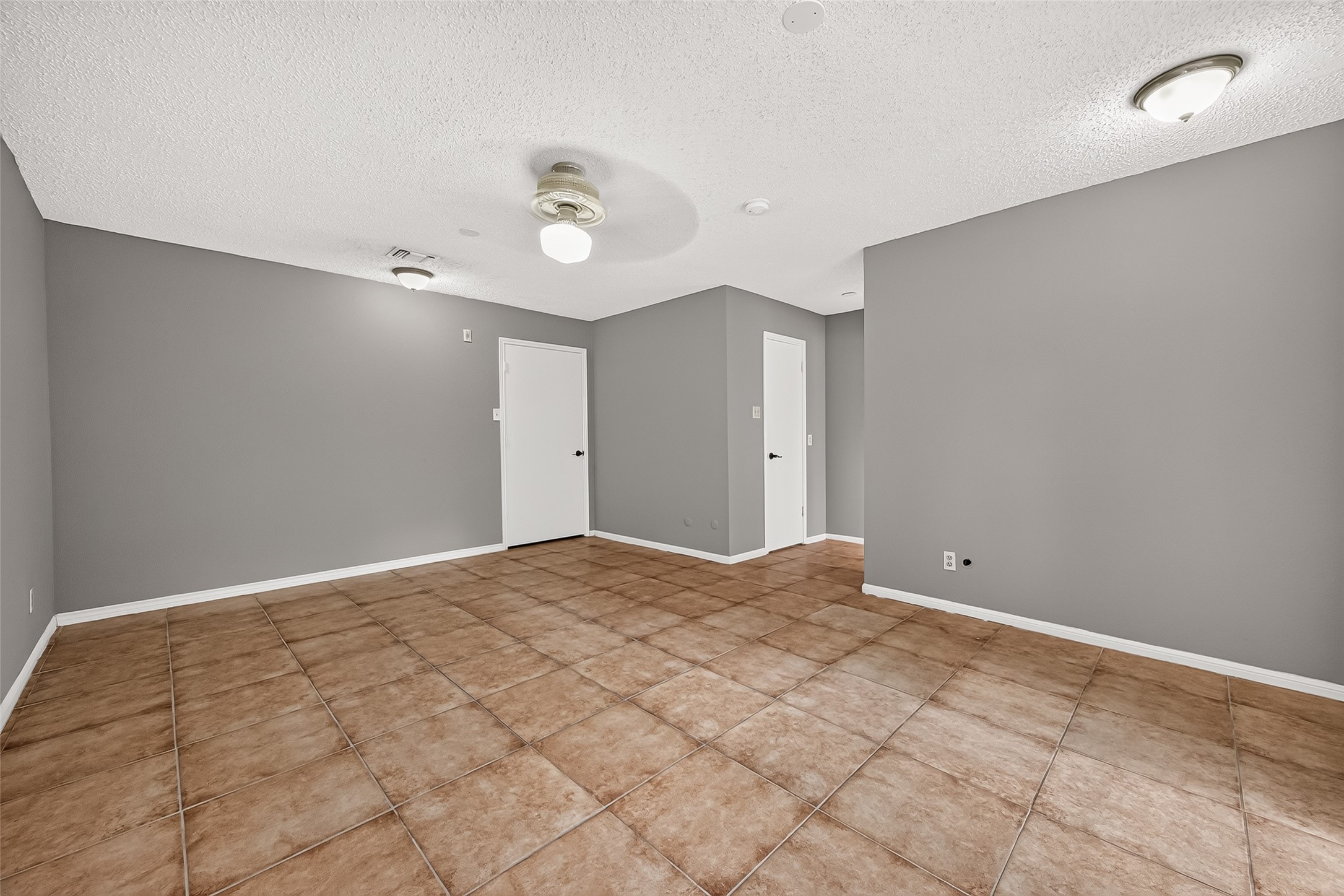 19002 Mirror Lake Drive Property Photo 30