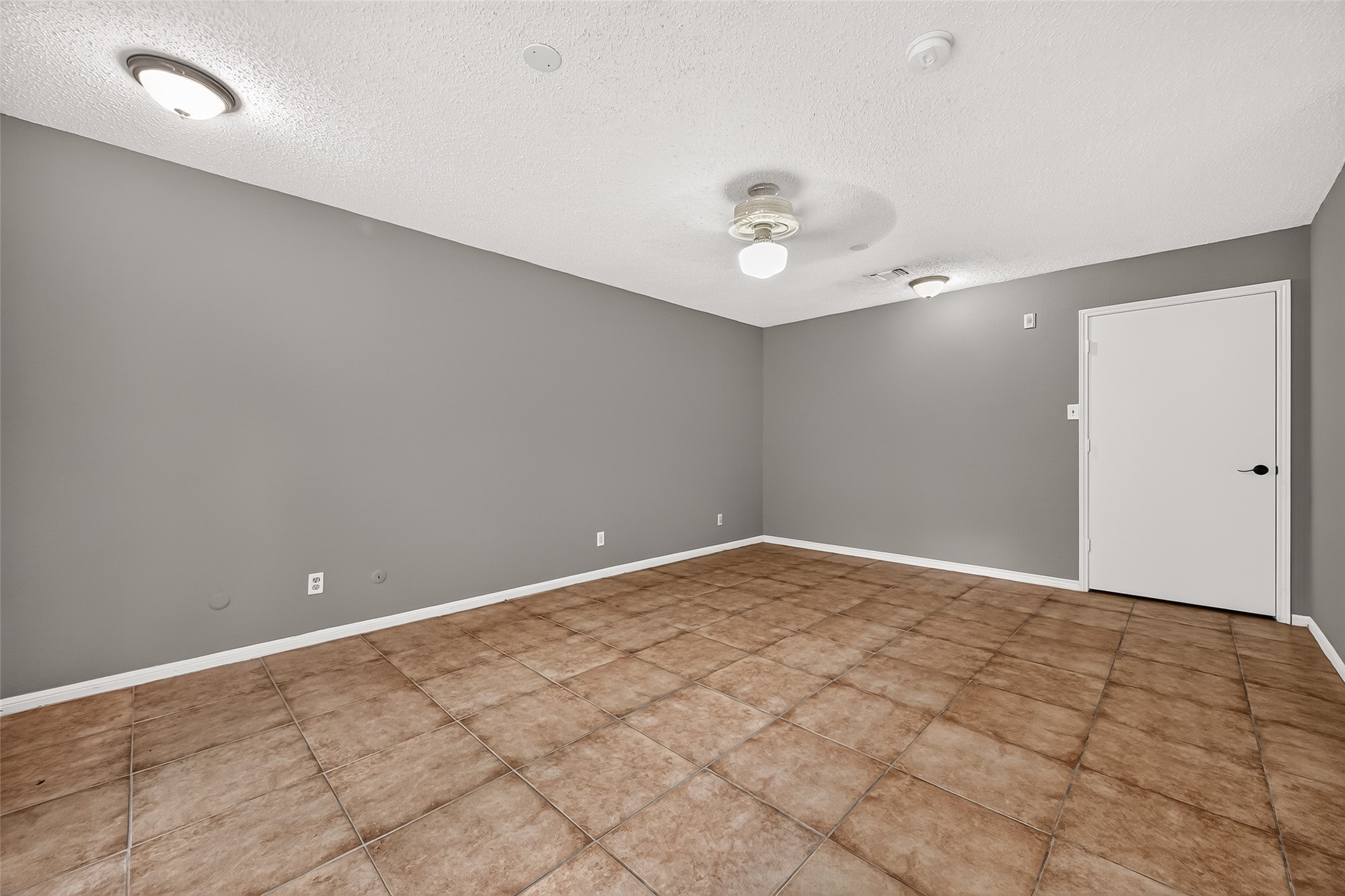 19002 Mirror Lake Drive Property Photo 31