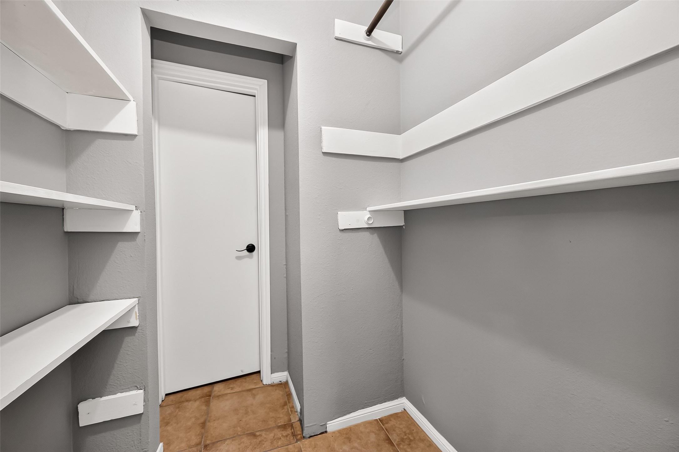 19002 Mirror Lake Drive Property Photo 32
