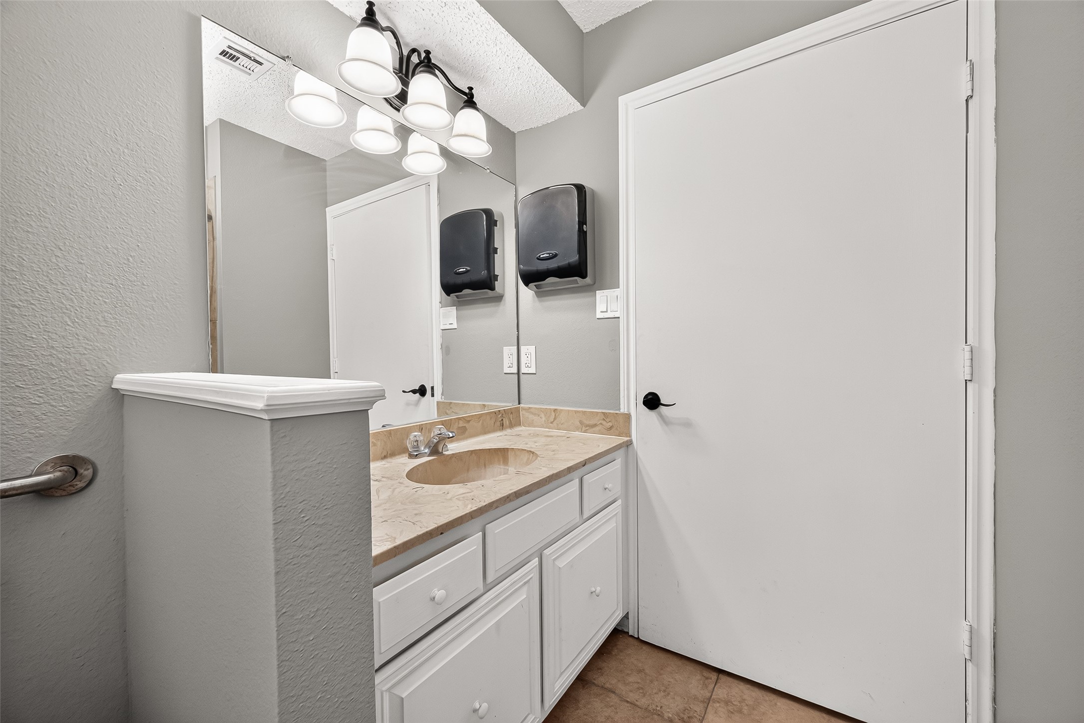 19002 Mirror Lake Drive Property Photo 34