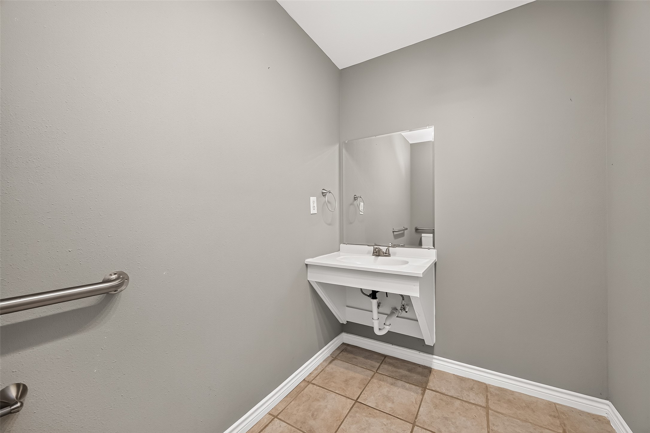 19002 Mirror Lake Drive Property Photo 38