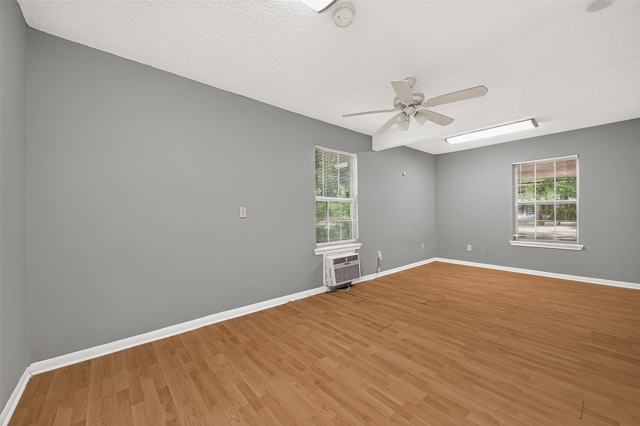 19002 Mirror Lake Drive Property Photo 39