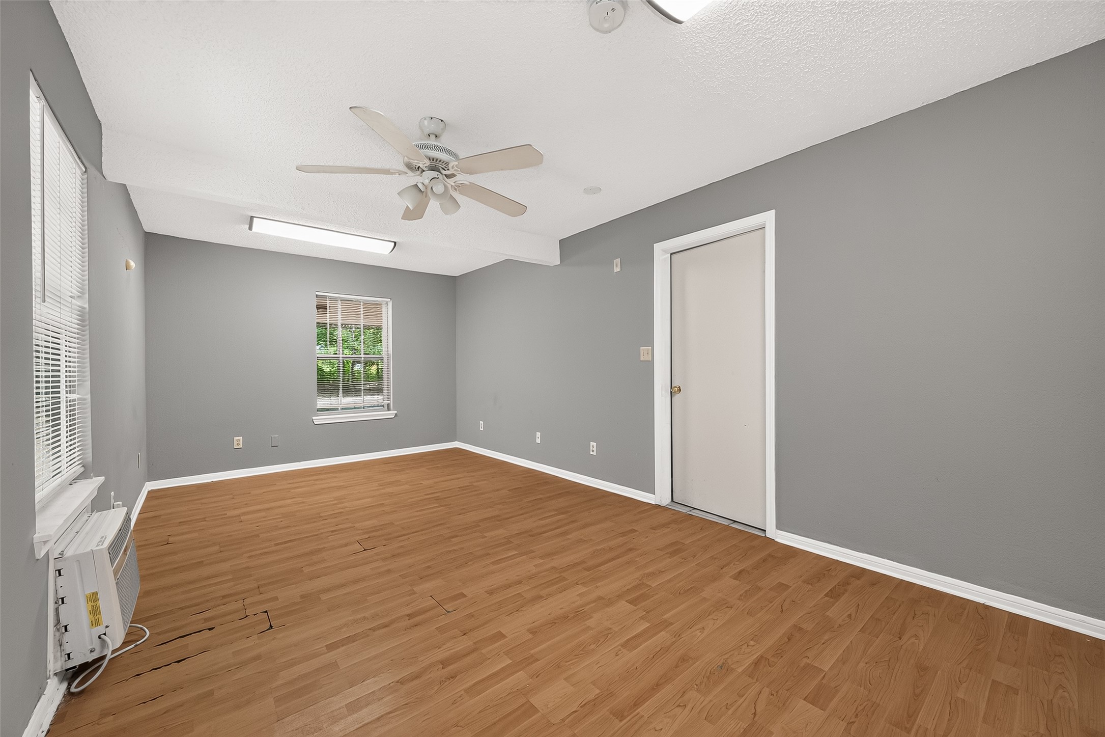 19002 Mirror Lake Drive Property Photo 40