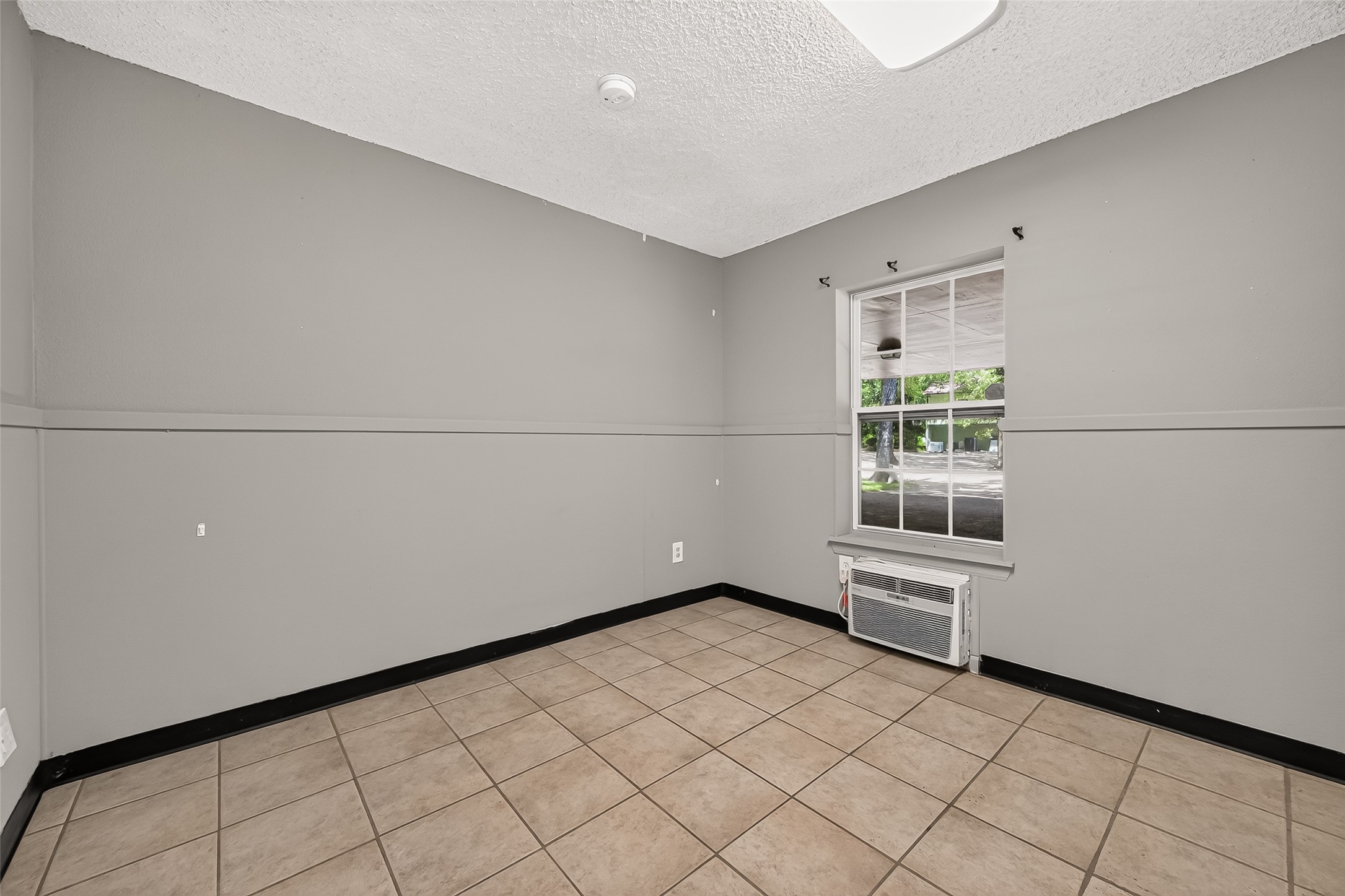 19002 Mirror Lake Drive Property Photo 41