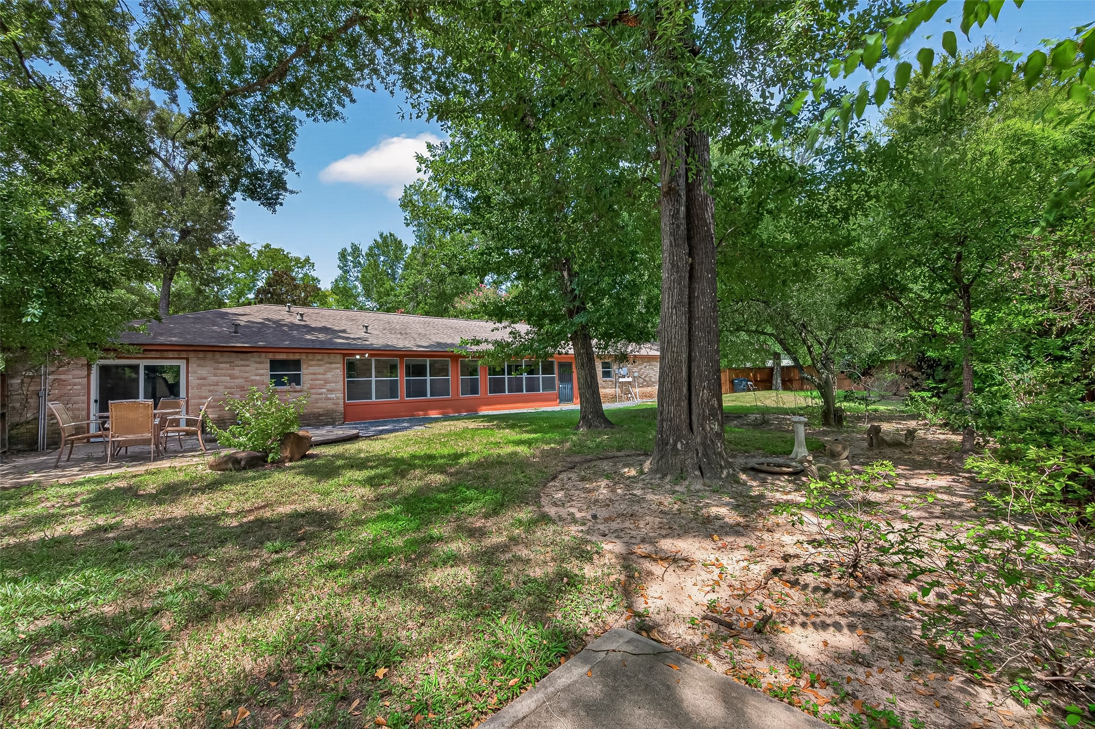 19002 Mirror Lake Drive Property Photo 47