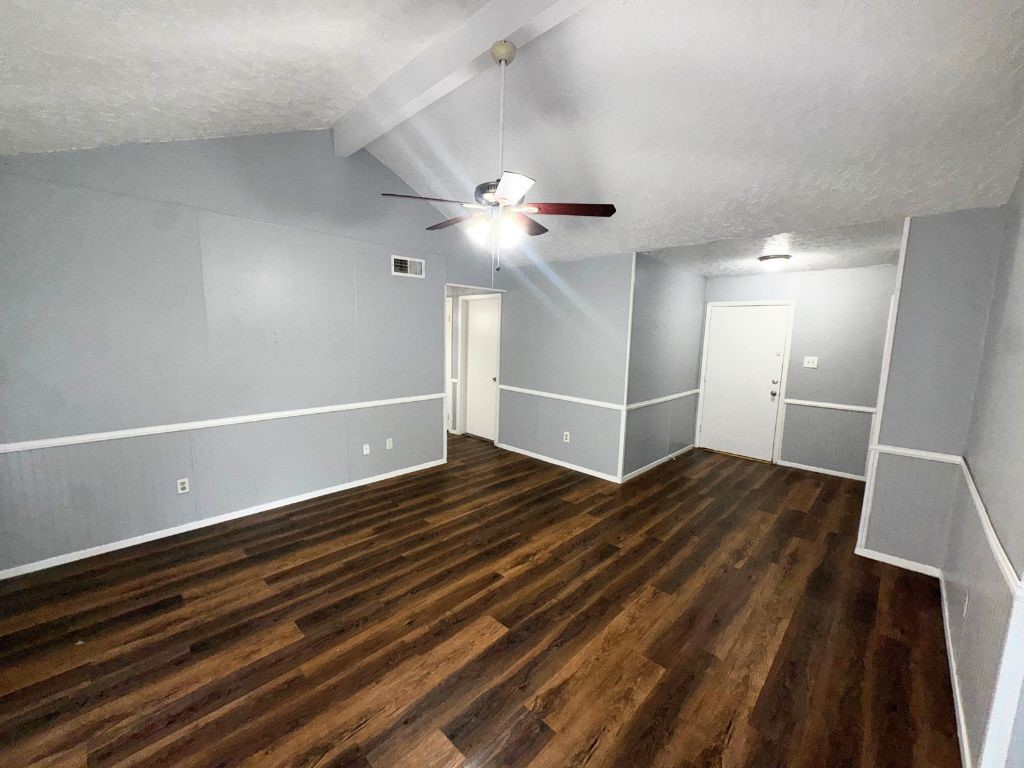 4806 Ripple Creek Drive Property Photo 3