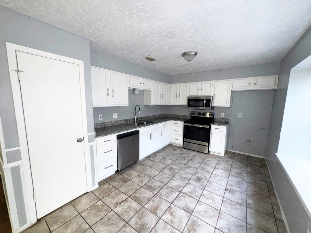 4806 Ripple Creek Drive Property Photo 4