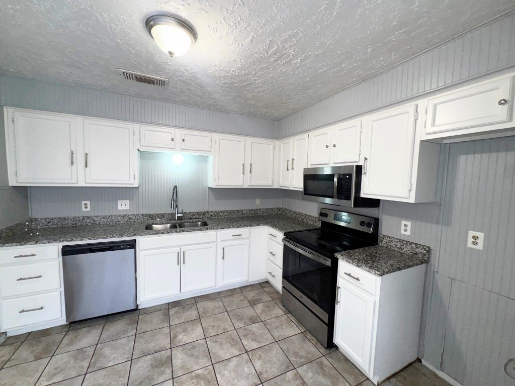 4806 Ripple Creek Drive Property Photo 5