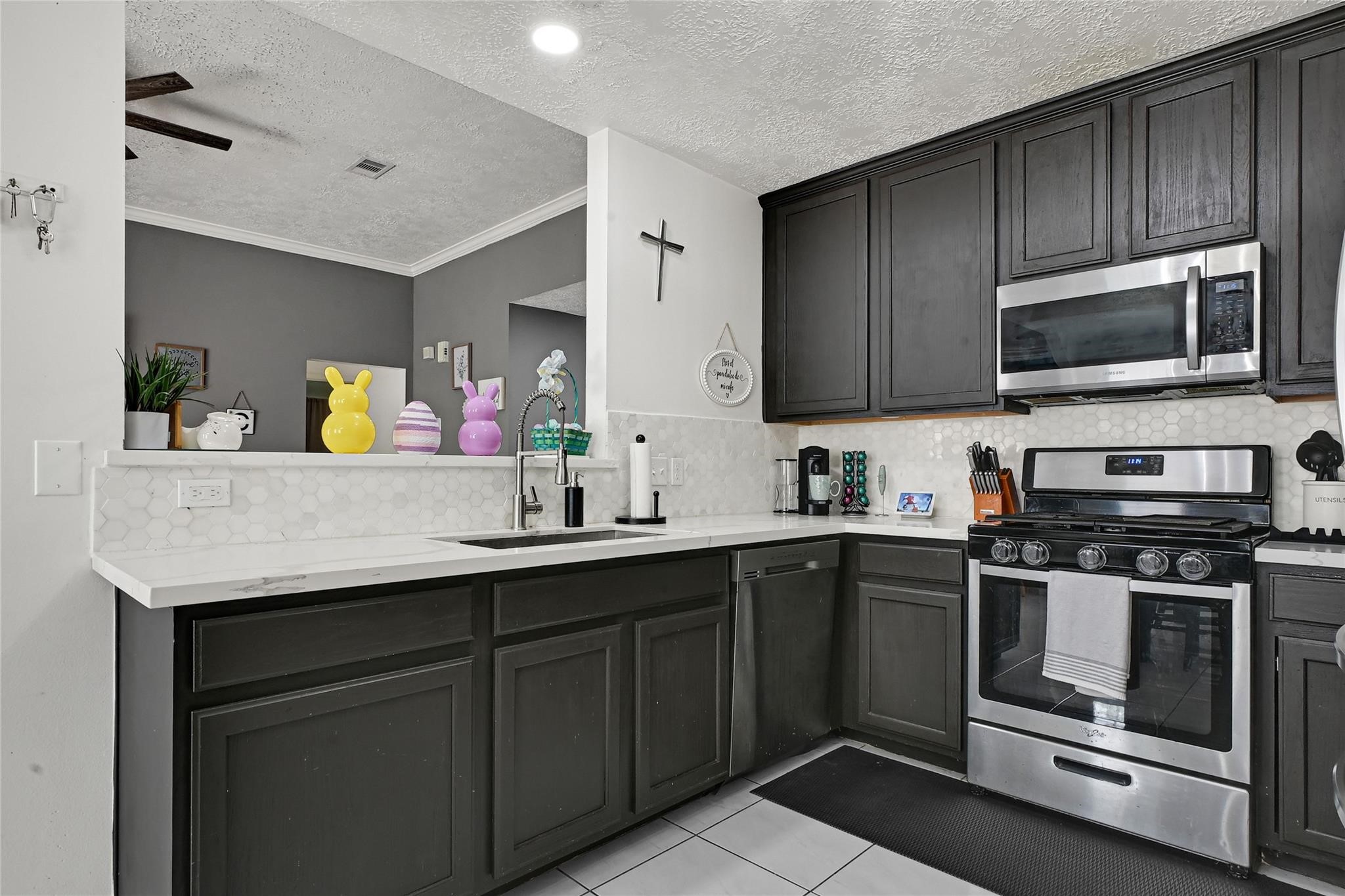 5007 Ridgeway Drive Property Photo 2