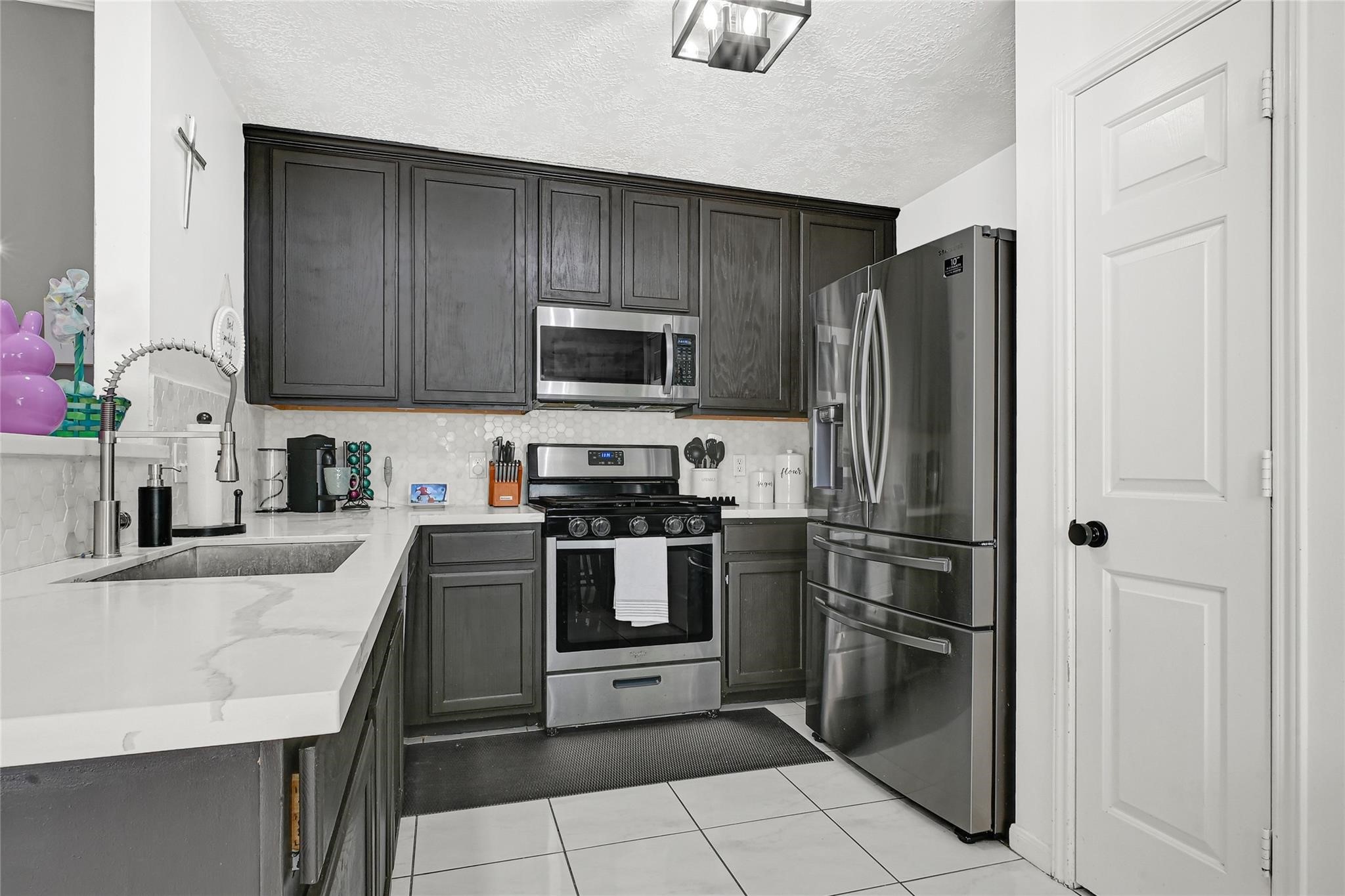 5007 Ridgeway Drive Property Photo 3