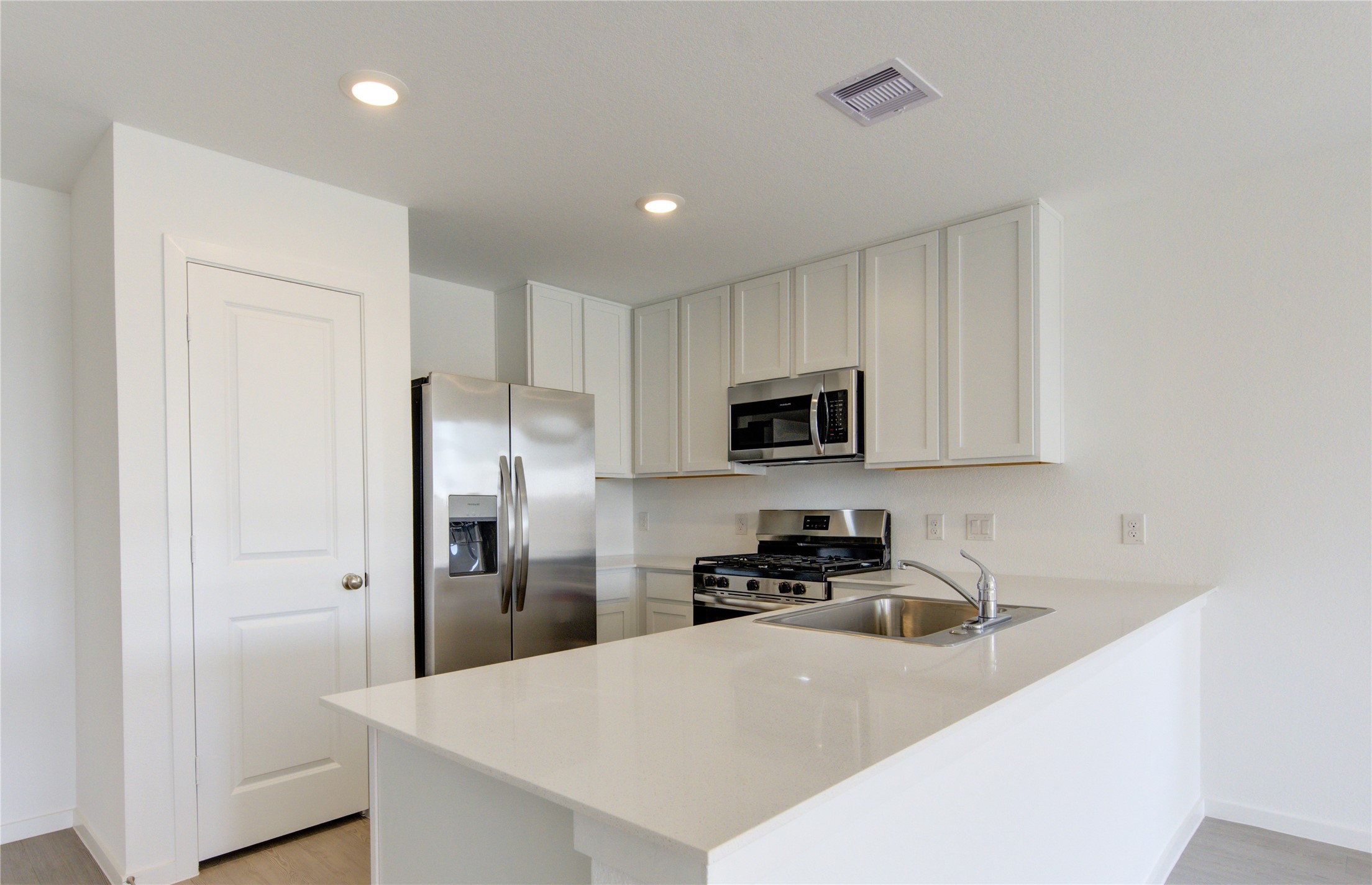 26627 Pampas Grass Lane Property Photo 3