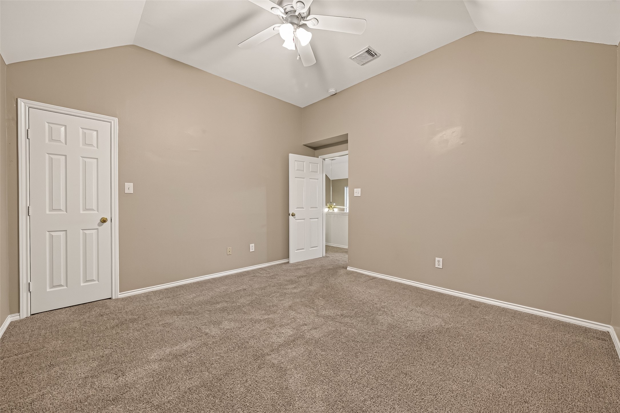 4806 Lake Daniel Court Property Photo 16
