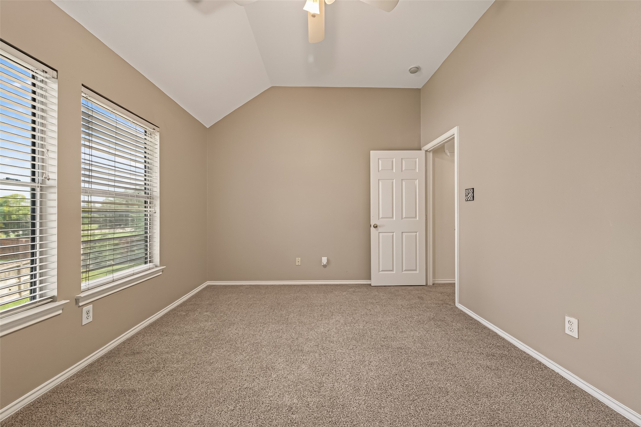4806 Lake Daniel Court Property Photo 19