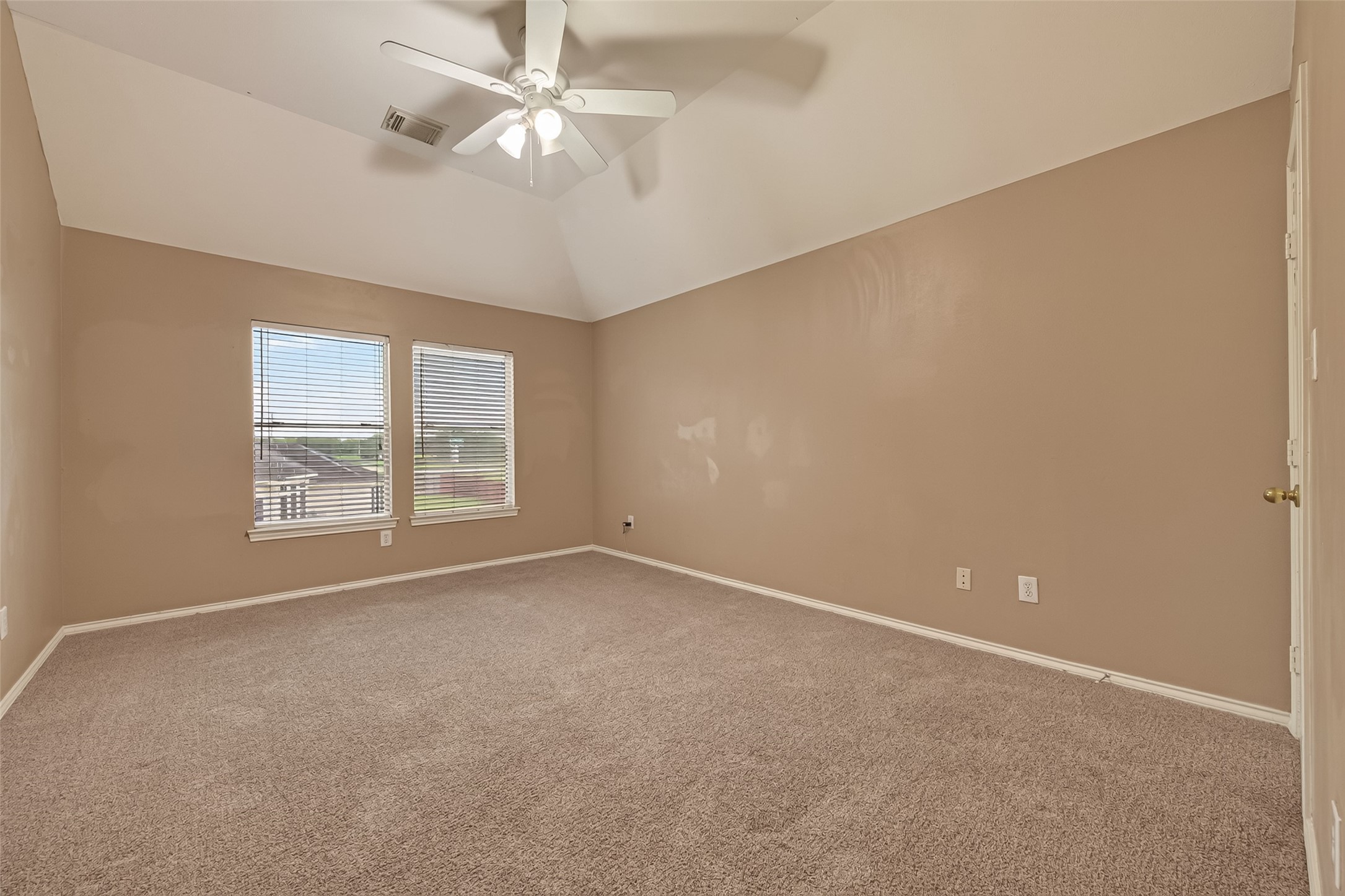 4806 Lake Daniel Court Property Photo 20