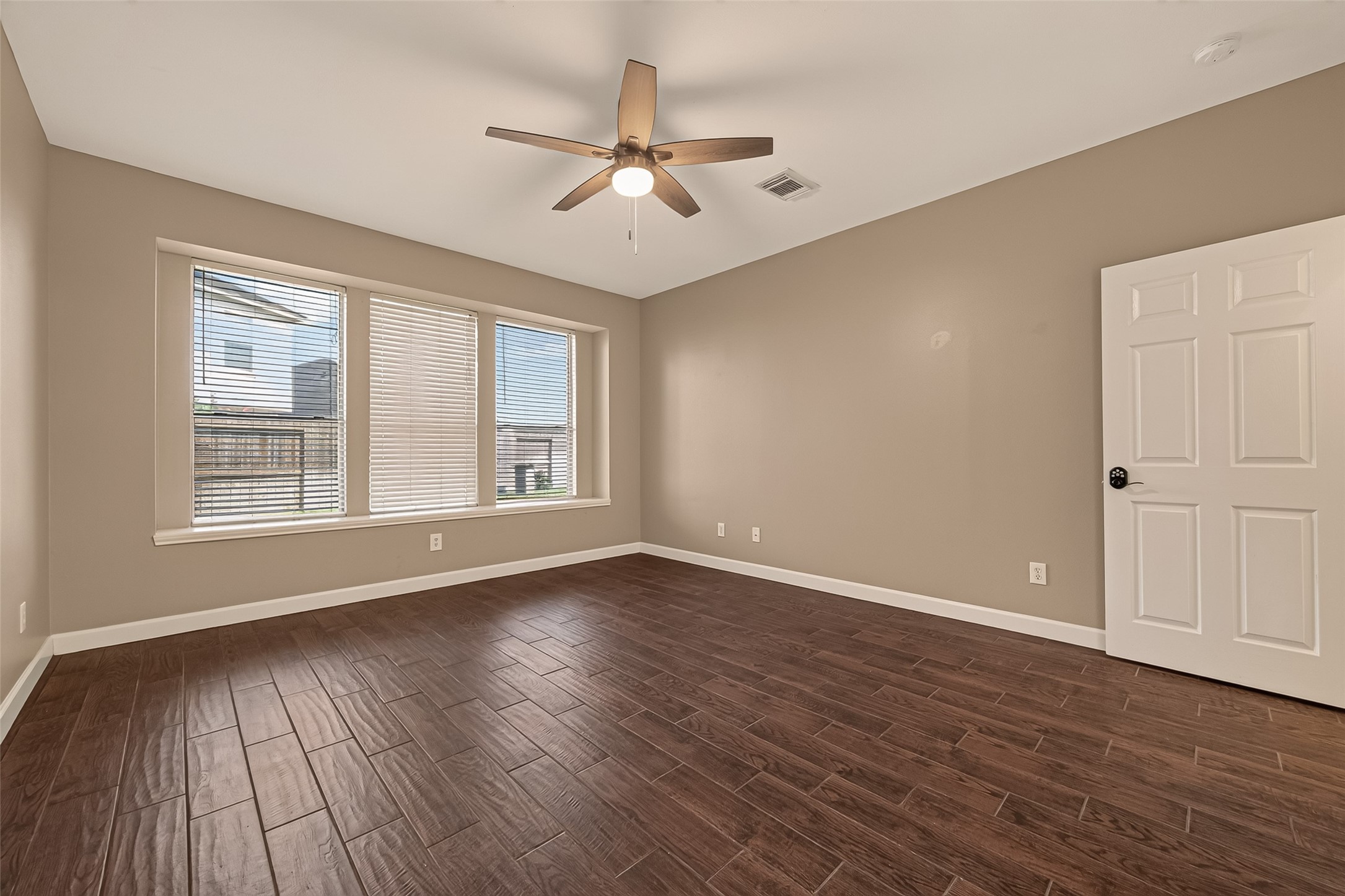 4806 Lake Daniel Court Property Photo 25