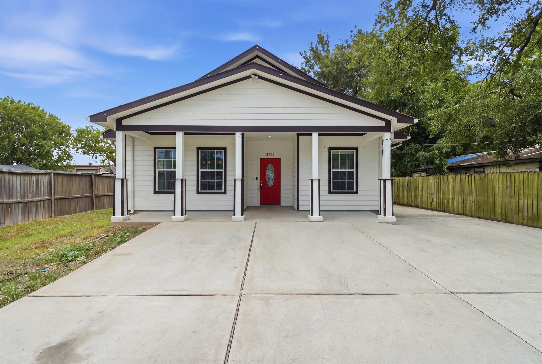 8708 Lawnridge Street Property Photo 1