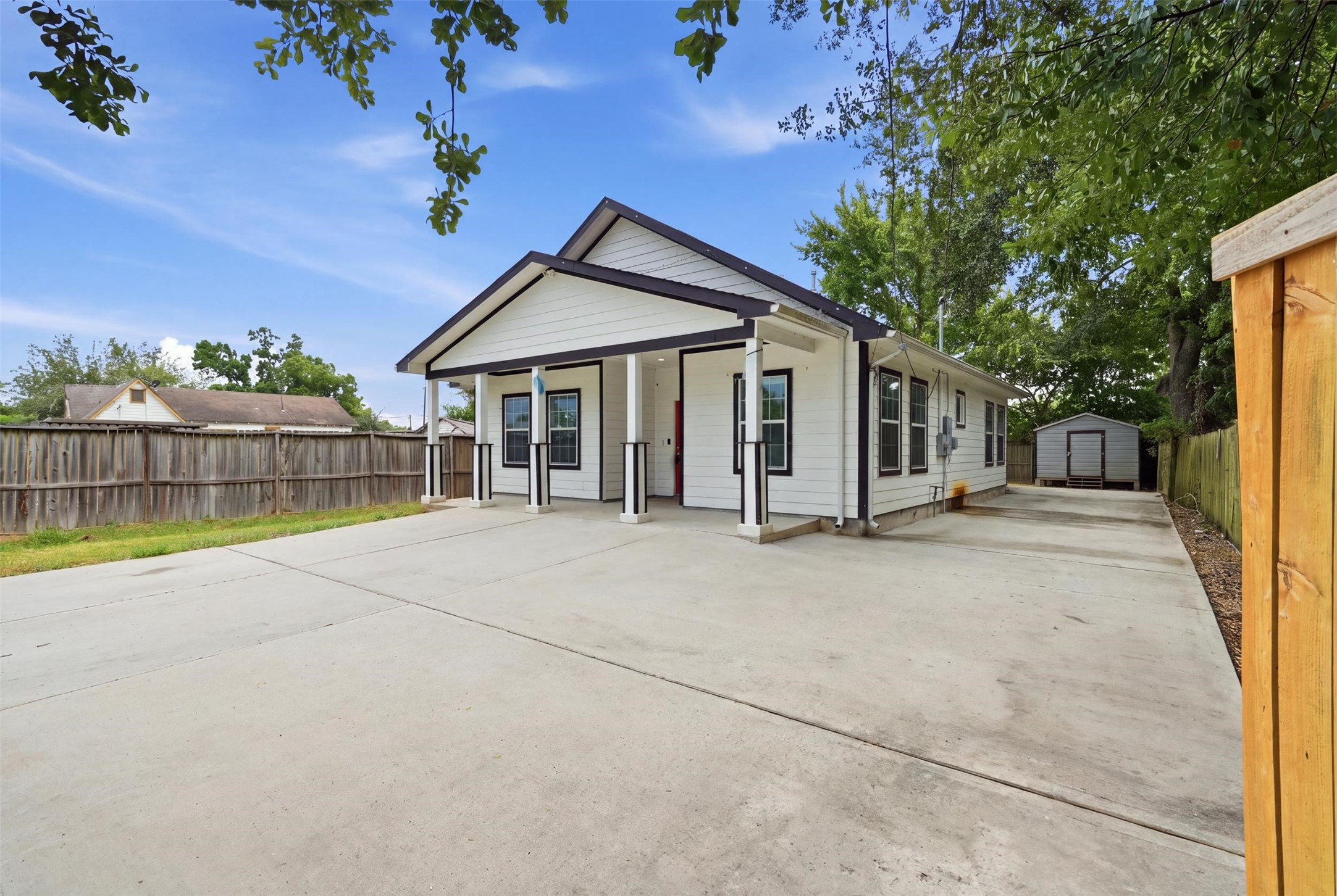 8708 Lawnridge Street Property Photo 2