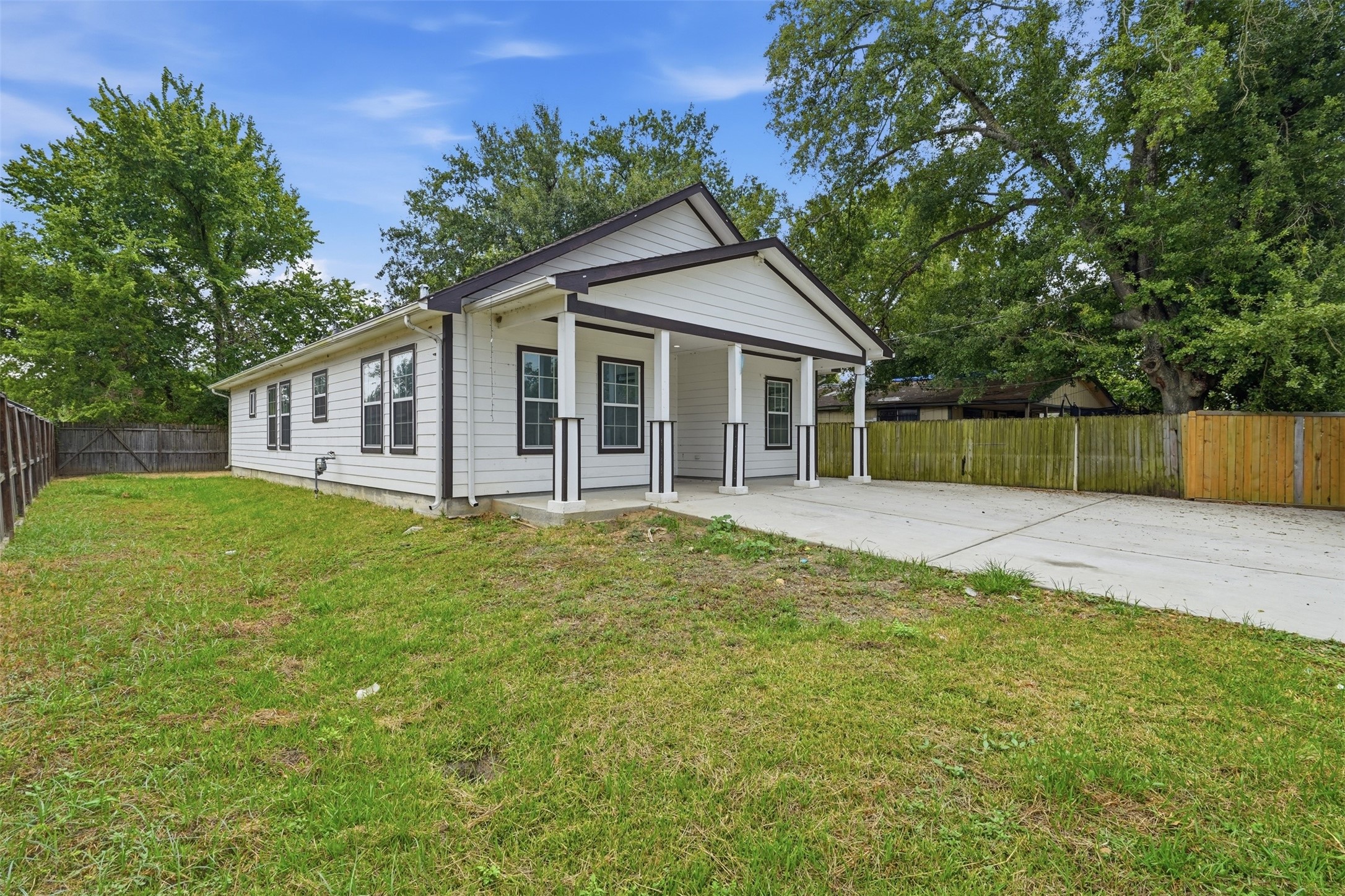8708 Lawnridge Street Property Photo 3