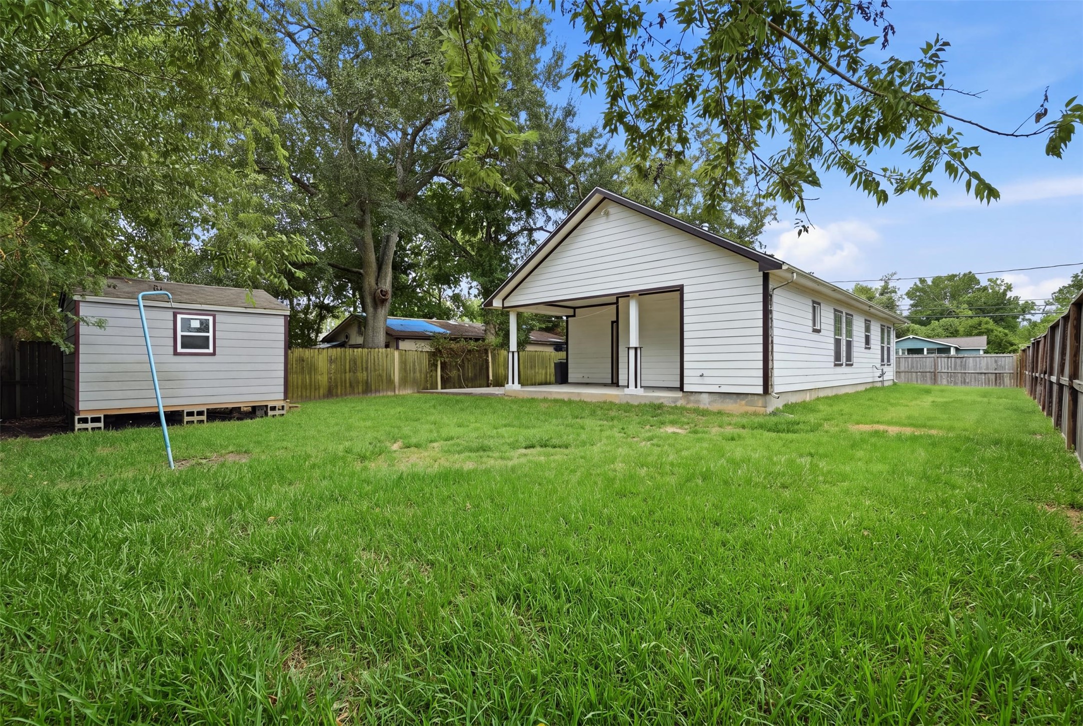 8708 Lawnridge Street Property Photo 4