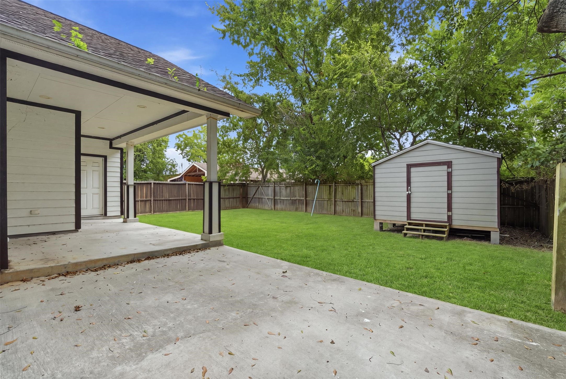 8708 Lawnridge Street Property Photo 5