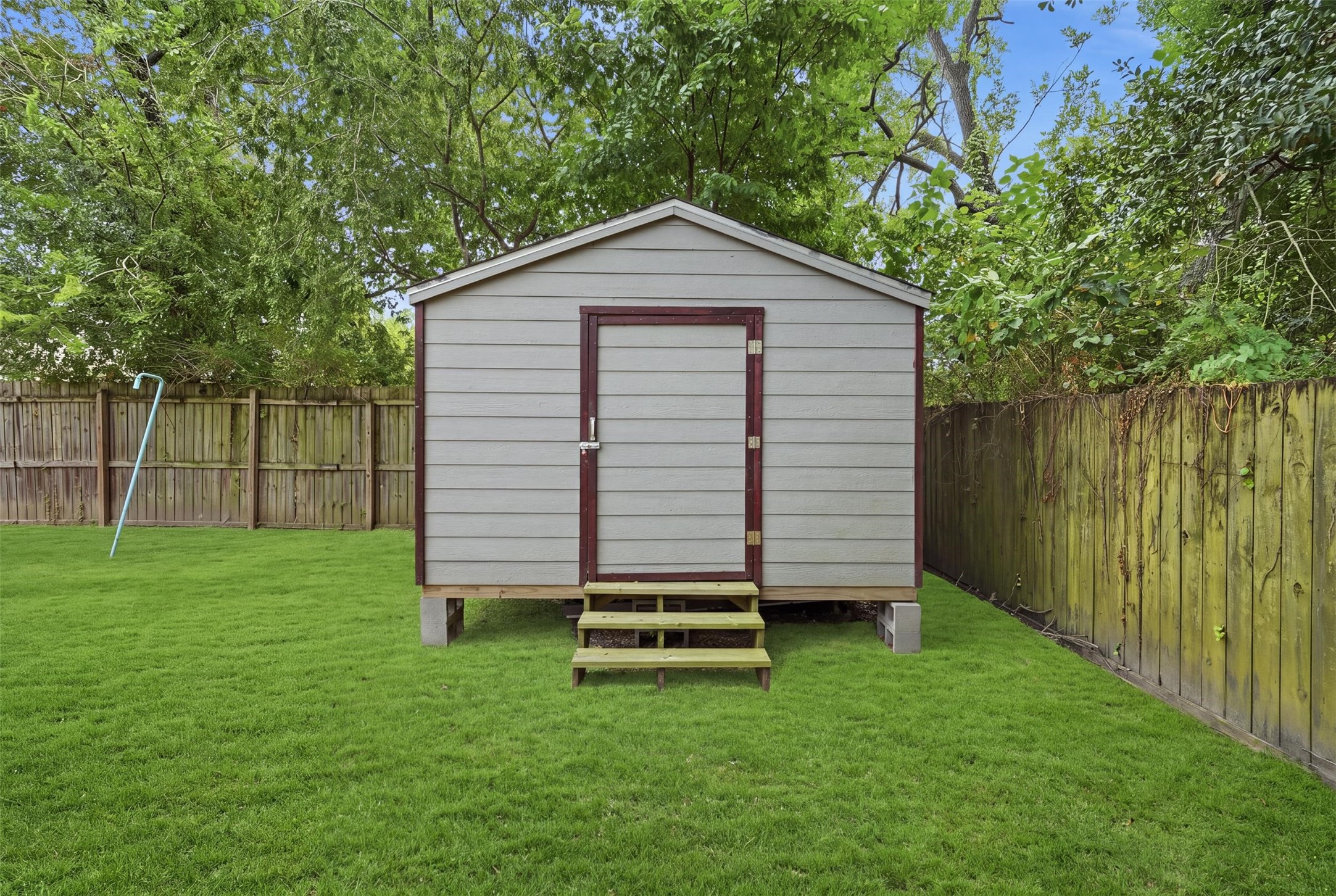 8708 Lawnridge Street Property Photo 6