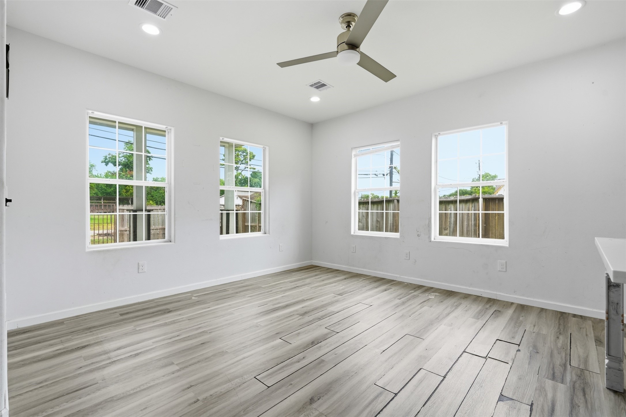 8708 Lawnridge Street Property Photo 7