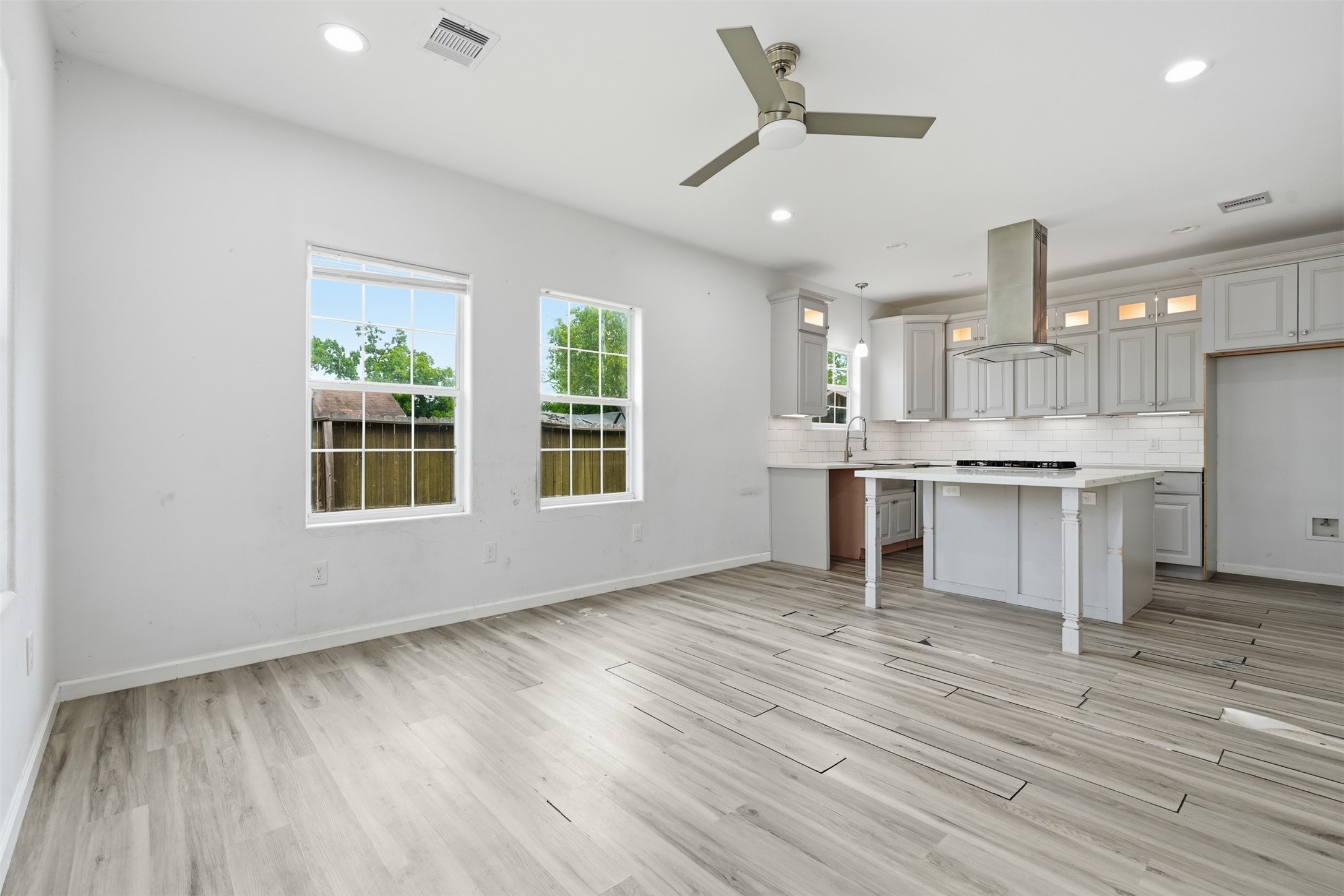 8708 Lawnridge Street Property Photo 8