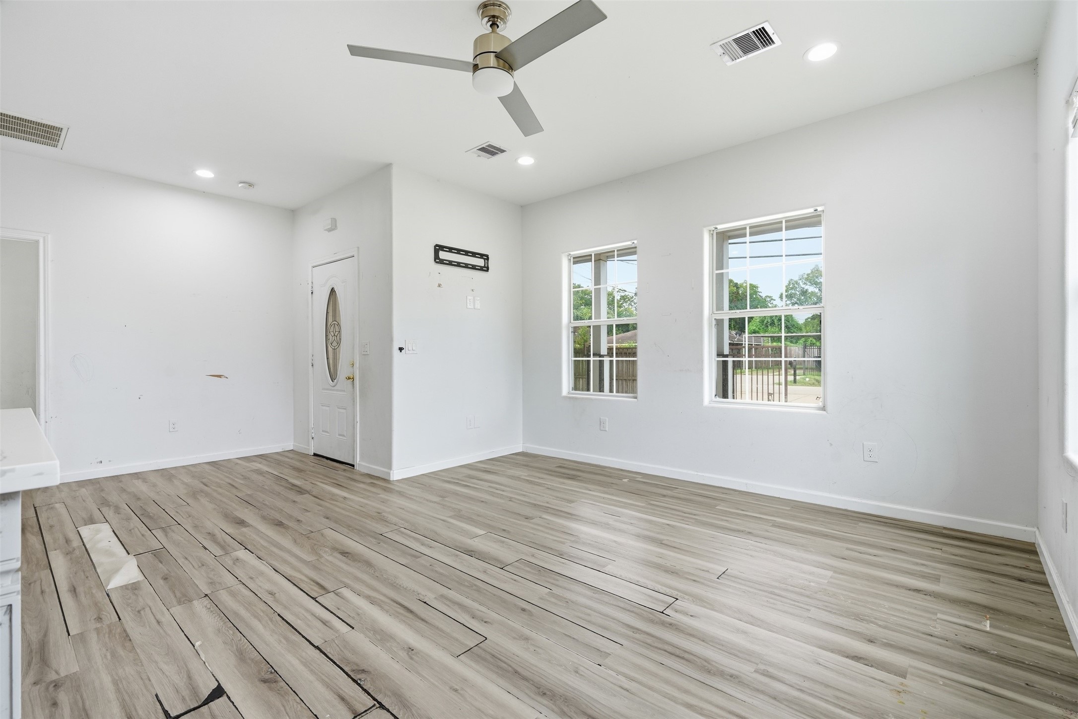 8708 Lawnridge Street Property Photo 10