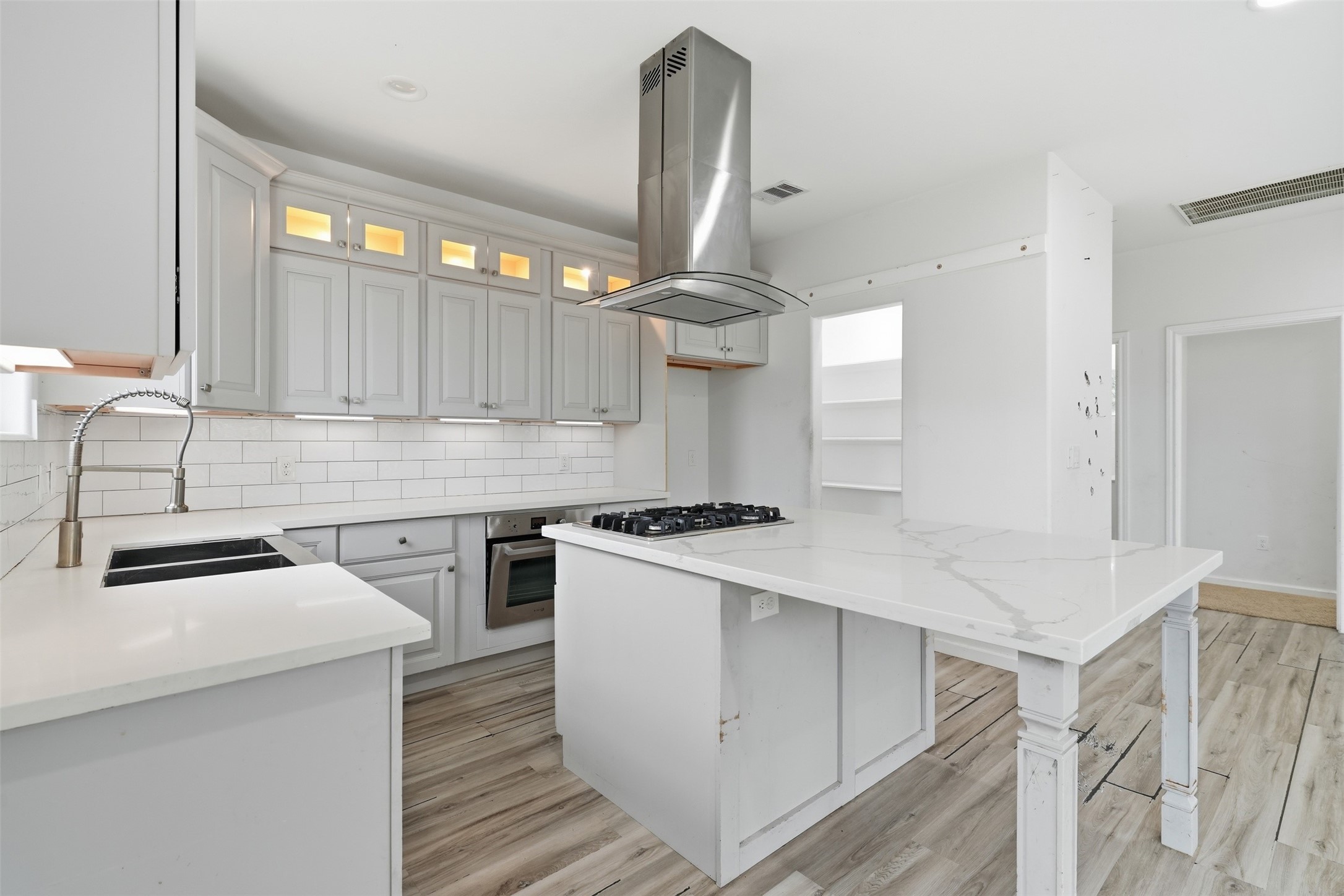 8708 Lawnridge Street Property Photo 11