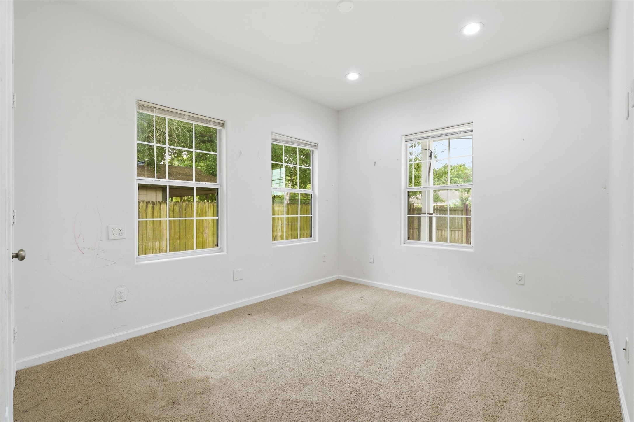 8708 Lawnridge Street Property Photo 14