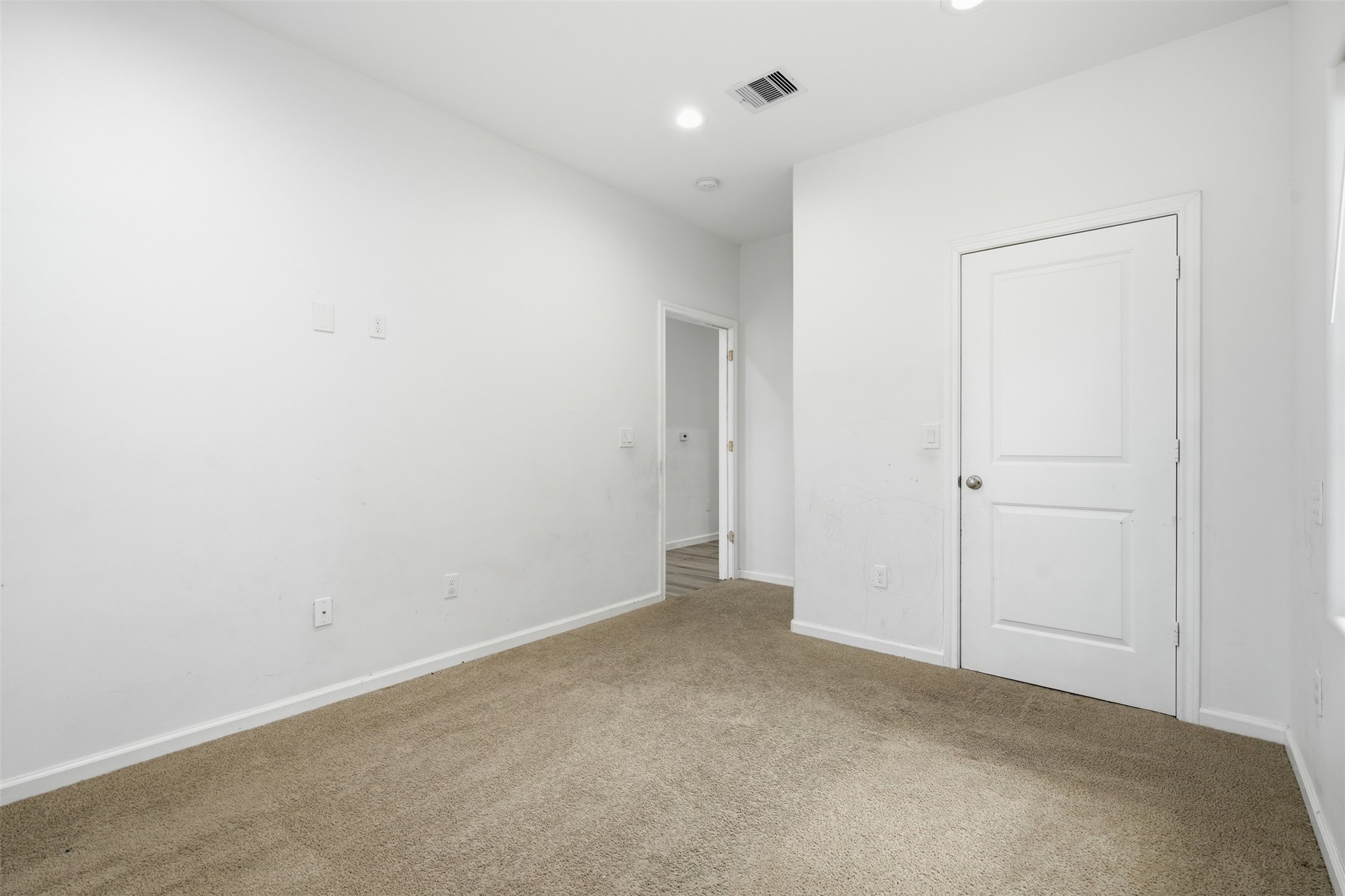 8708 Lawnridge Street Property Photo 16