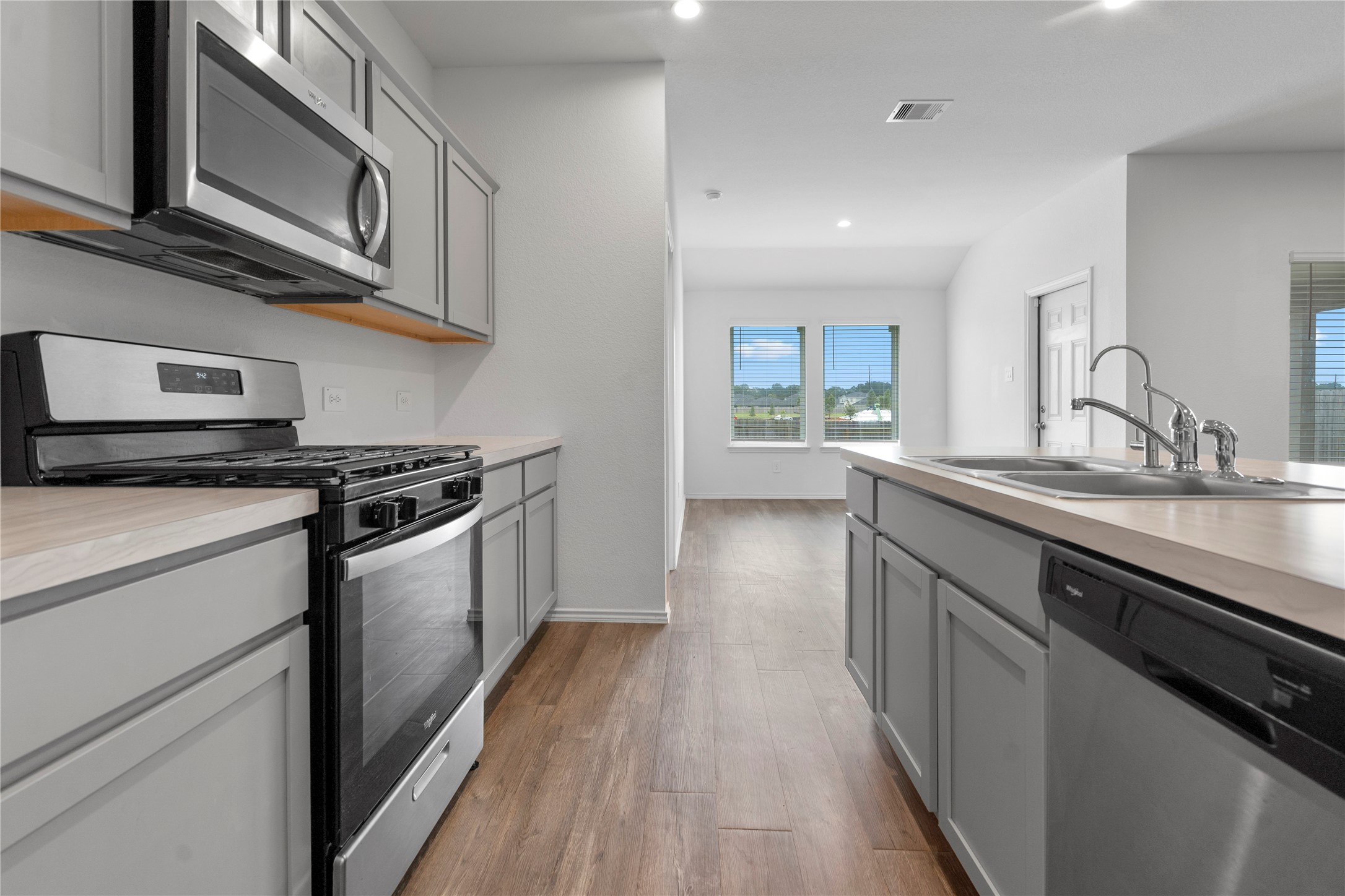 24737 Mountain Tree Drive Property Photo 4