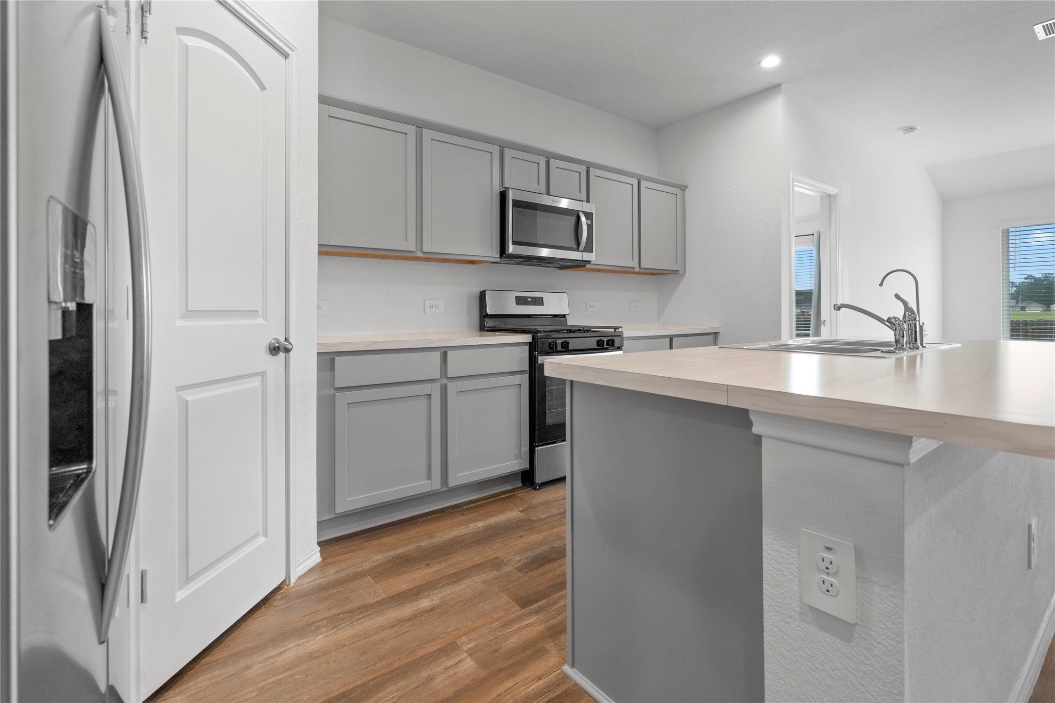 24737 Mountain Tree Drive Property Photo 5