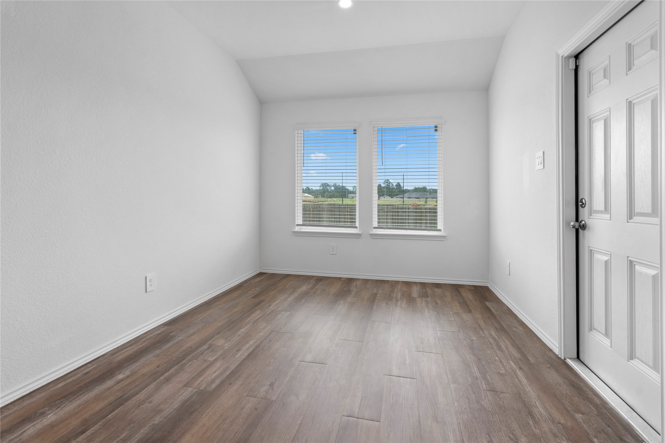 24737 Mountain Tree Drive Property Photo 7