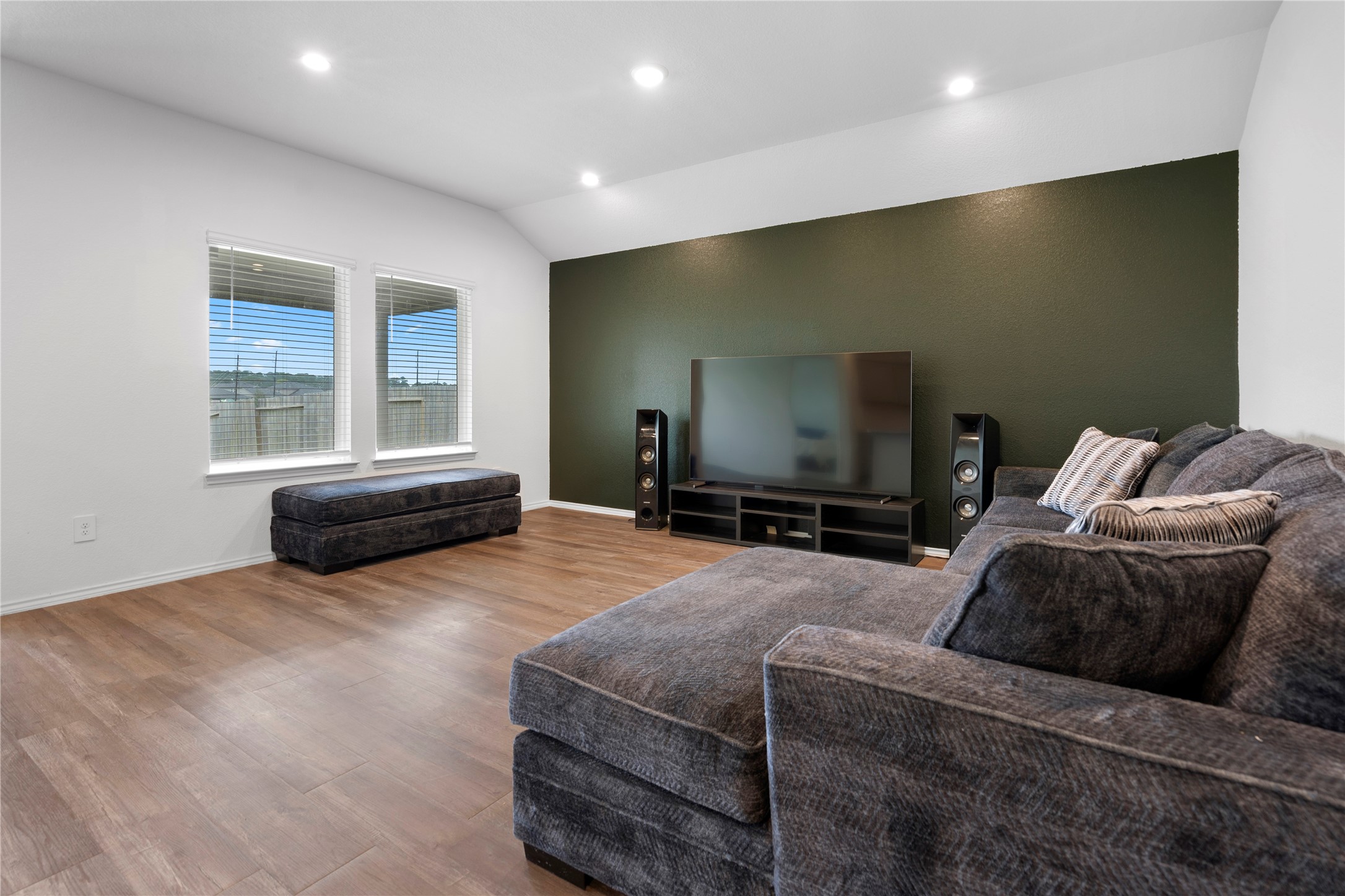 24737 Mountain Tree Drive Property Photo 8