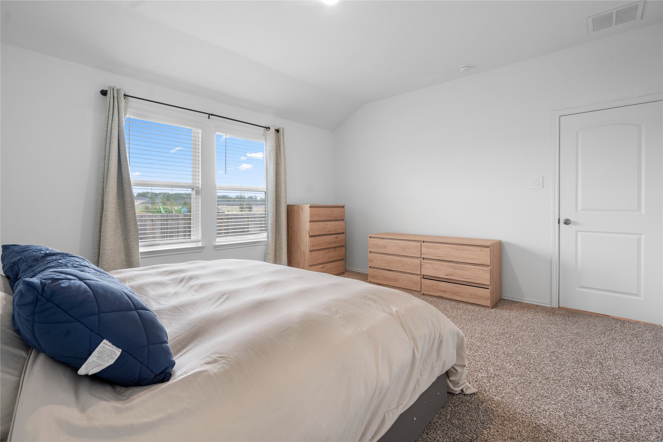 24737 Mountain Tree Drive Property Photo 10