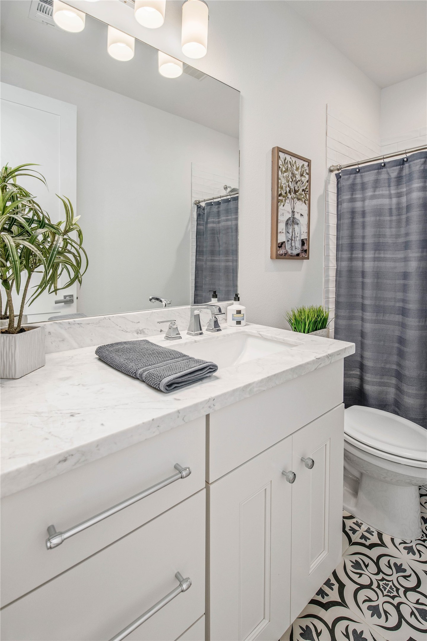 206 Tarrow Property Photo 38