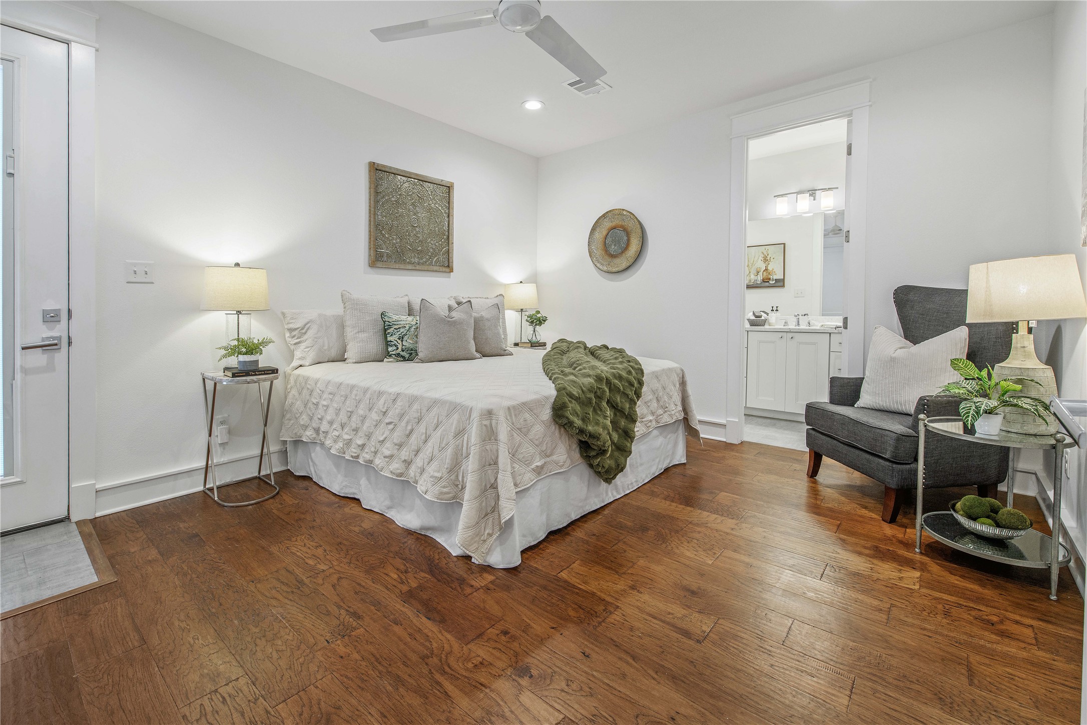 206 Tarrow Property Photo 40