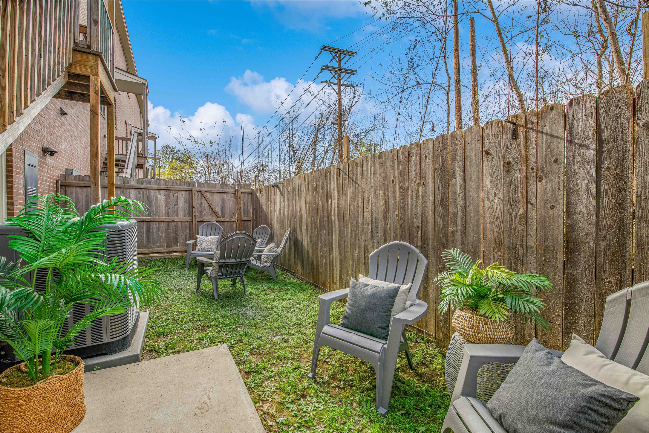 206 Tarrow Property Photo 44