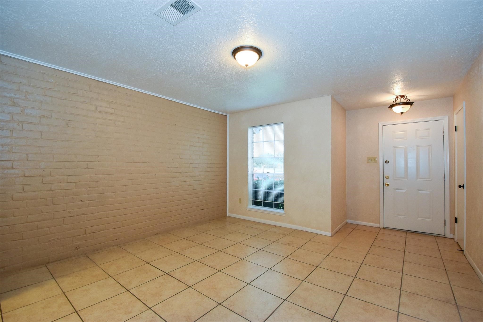 1521 Barcelona Way Way Property Photo 2