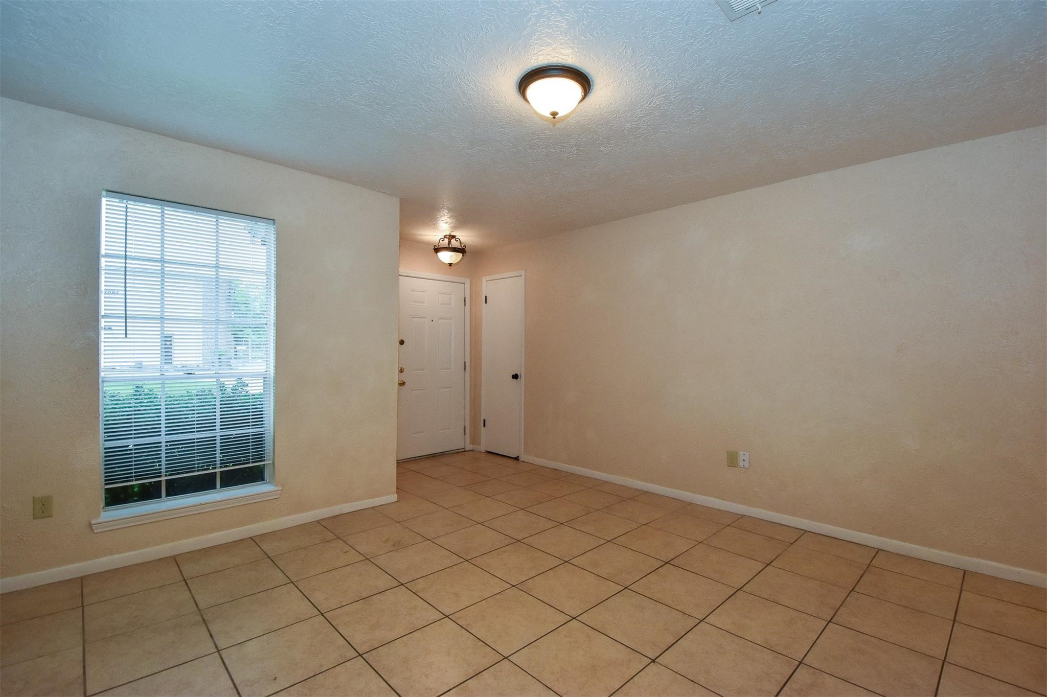 1521 Barcelona Way Way Property Photo 3