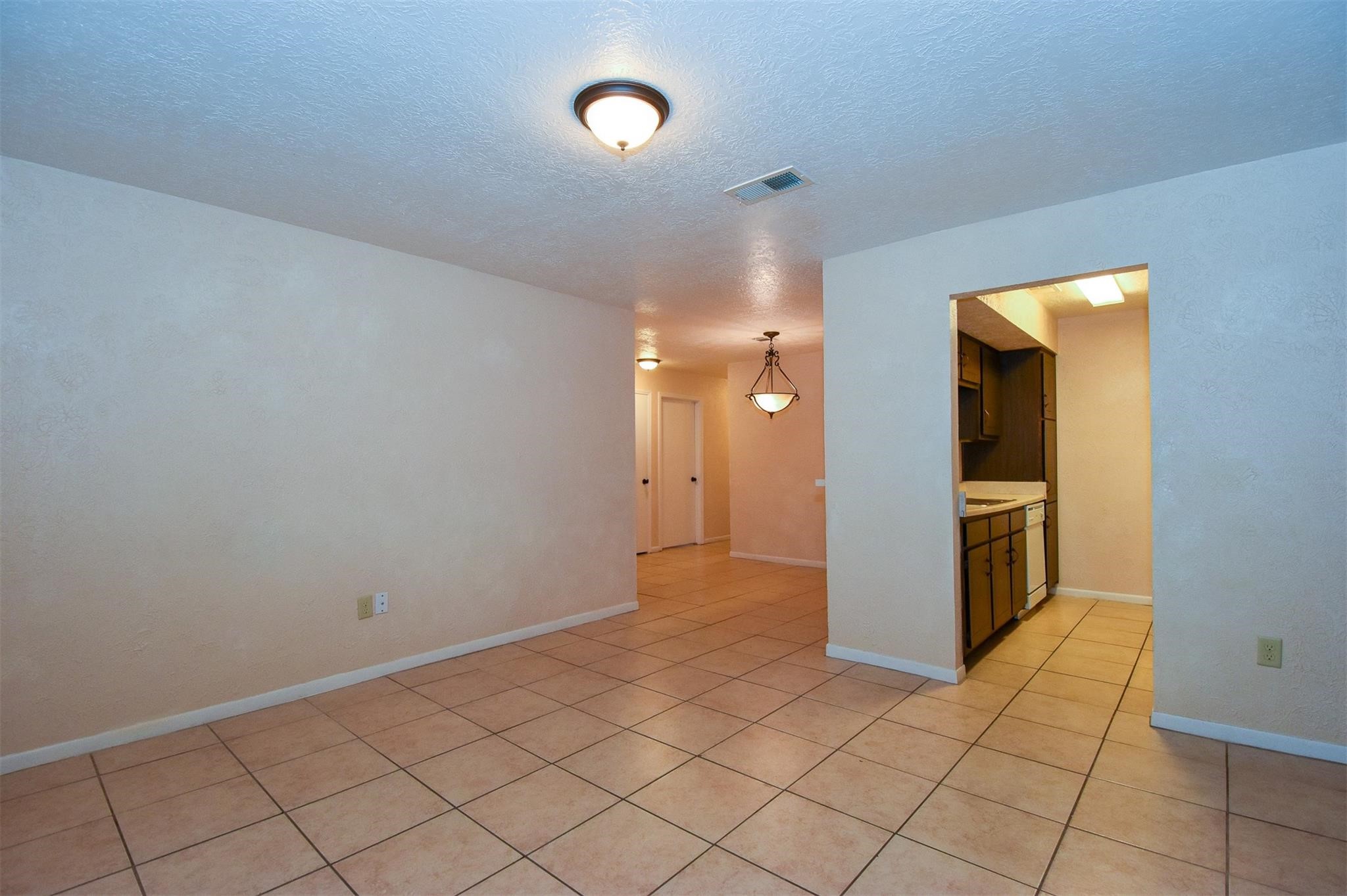1521 Barcelona Way Way Property Photo 4