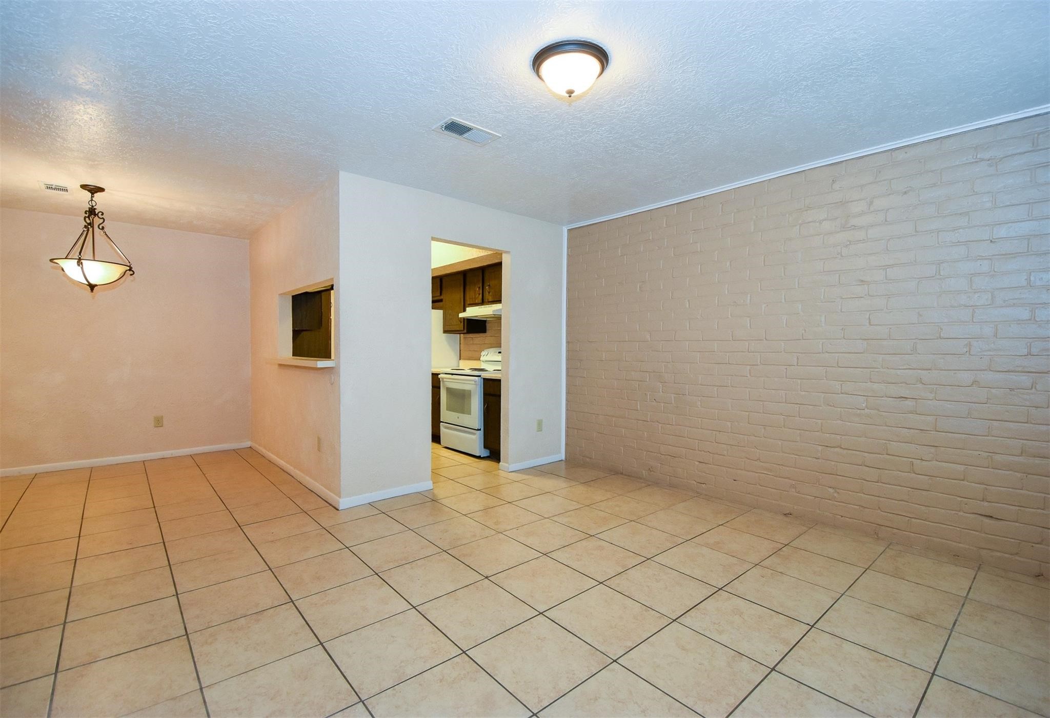 1521 Barcelona Way Way Property Photo 5