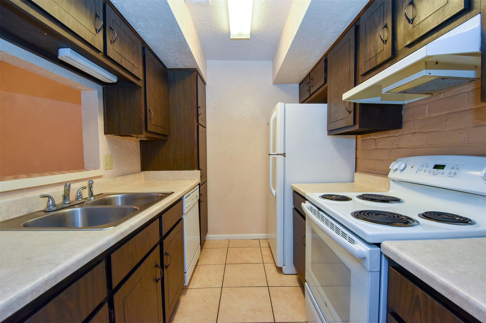 1521 Barcelona Way Way Property Photo 6