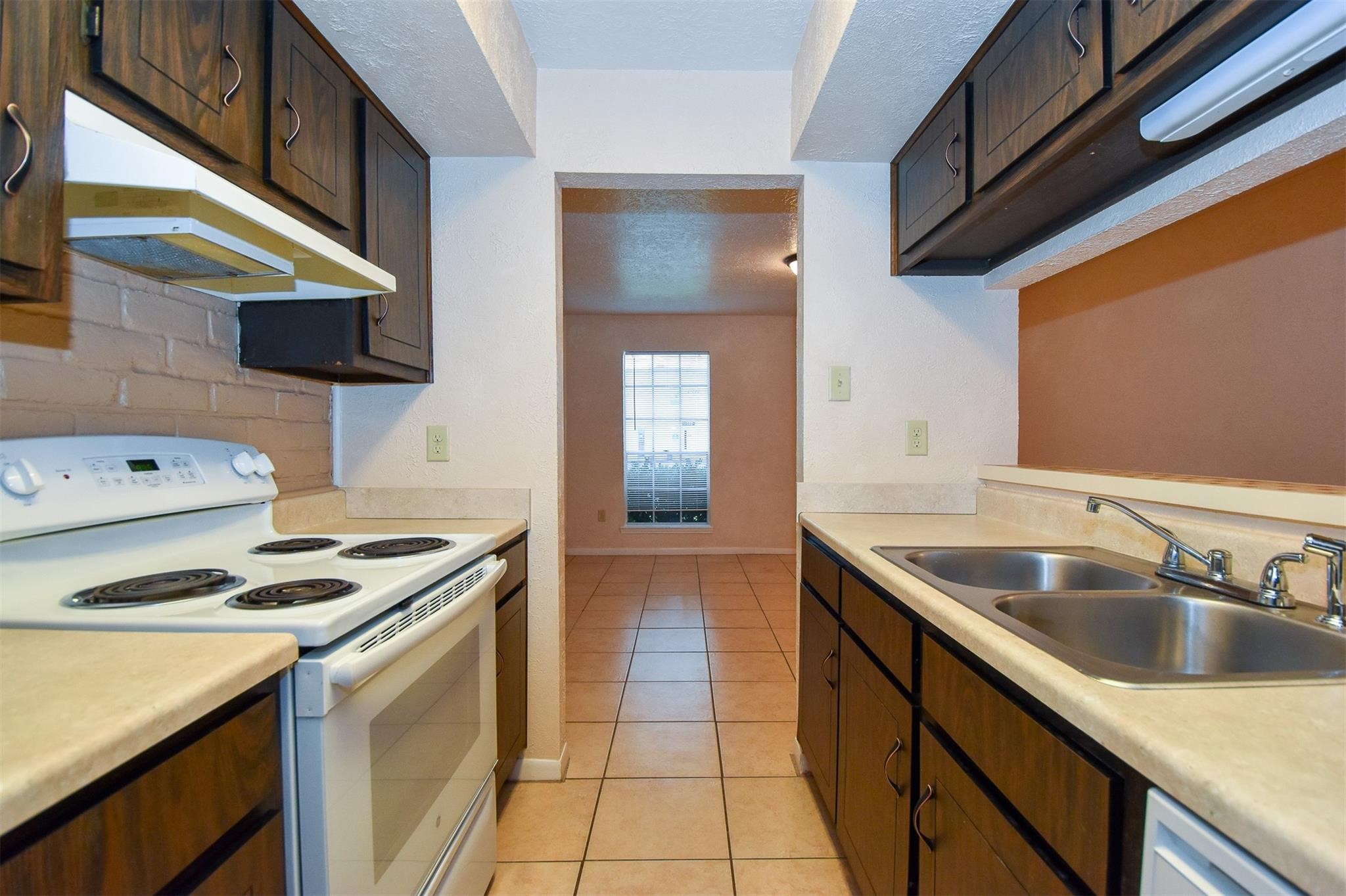 1521 Barcelona Way Way Property Photo 9