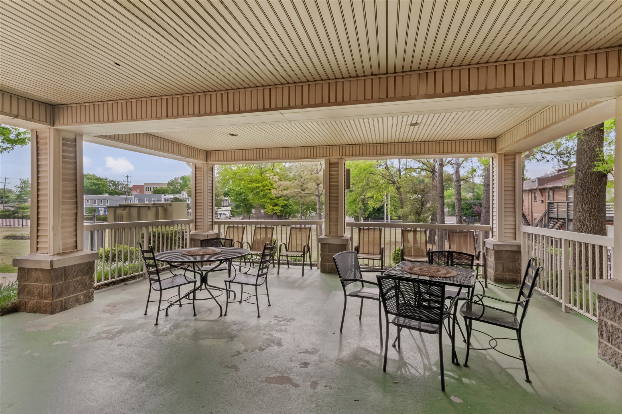 60 N Montgomery Street Property Photo 3