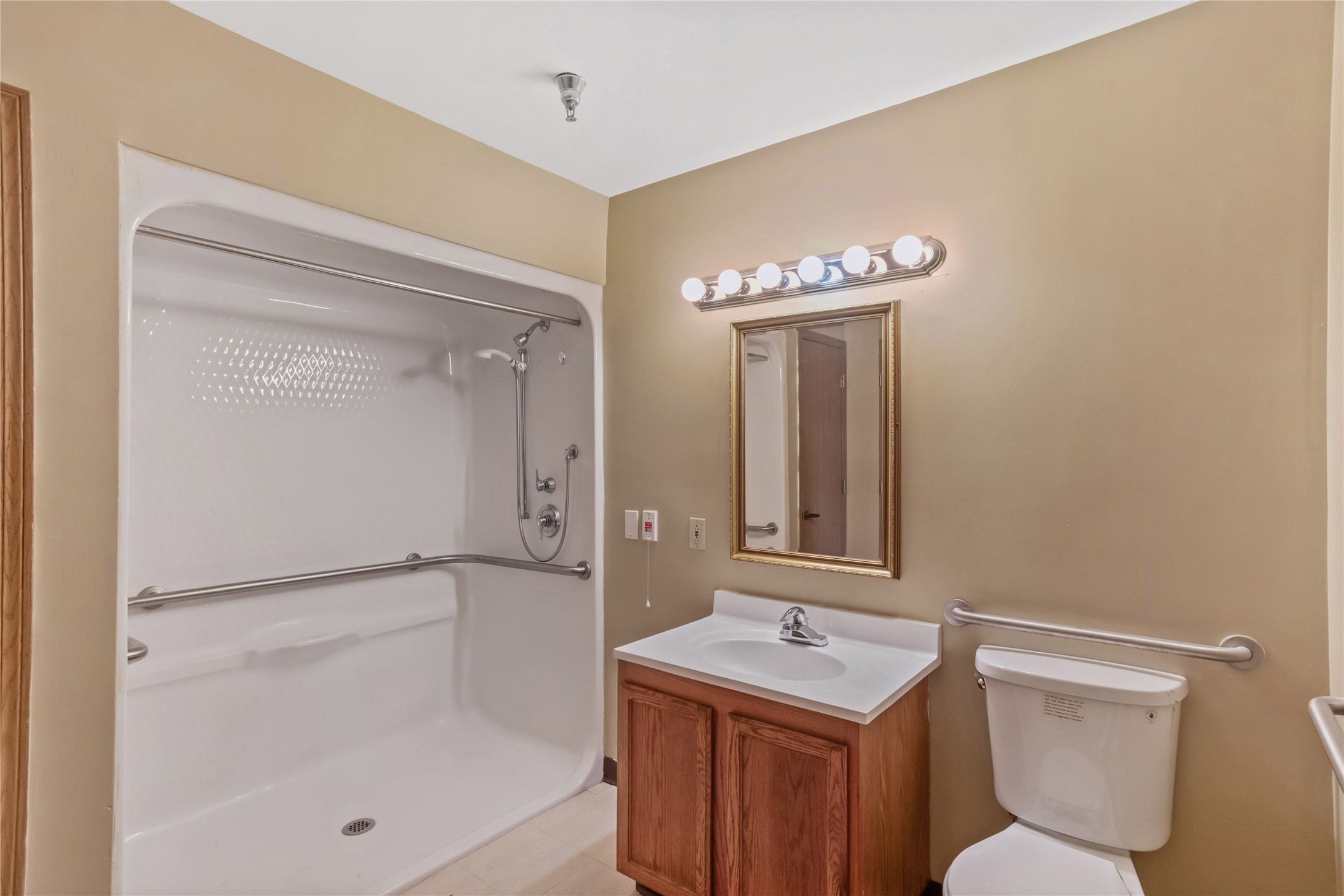 60 N Montgomery Street Property Photo 9