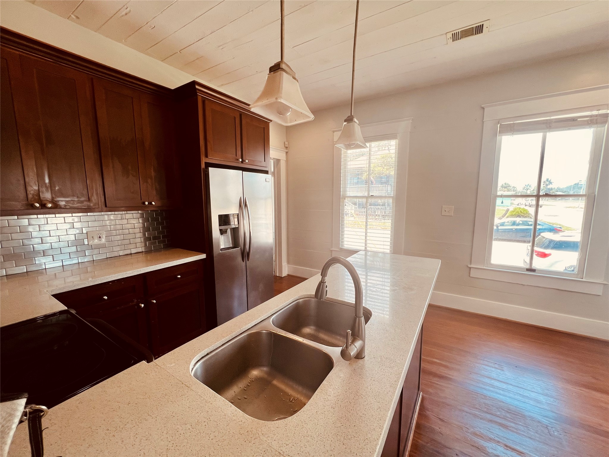801 University Boulevard Property Photo 1