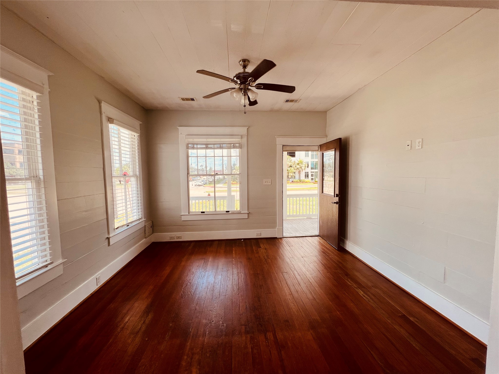 801 University Boulevard Property Photo 8