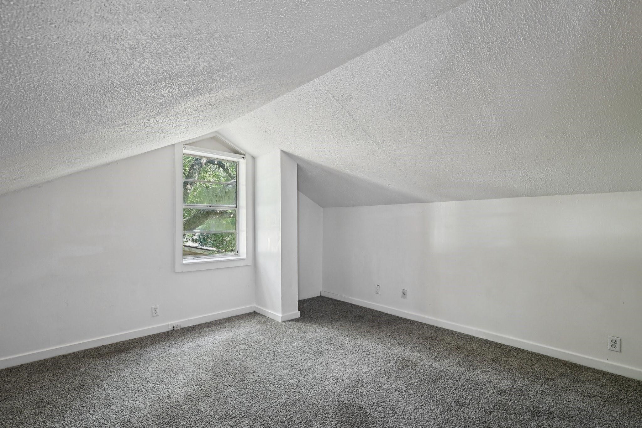 2423 Meadow Lane Property Photo 11